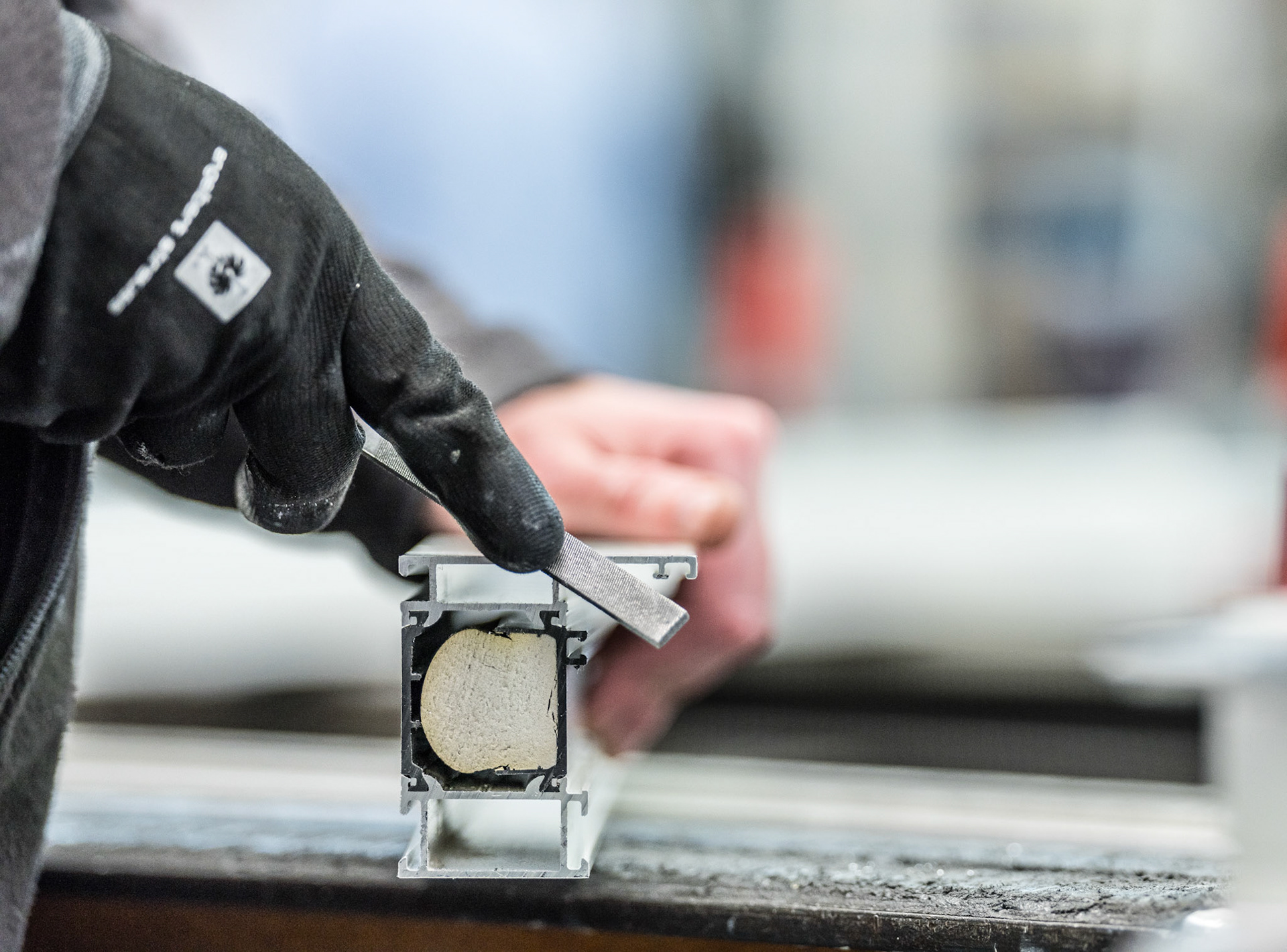 Titelgeschichte PVH vor Ort / Fa Schwendt am Mittwoch, 14.11.17  in Wertheim. Foto: Jakob Studnar