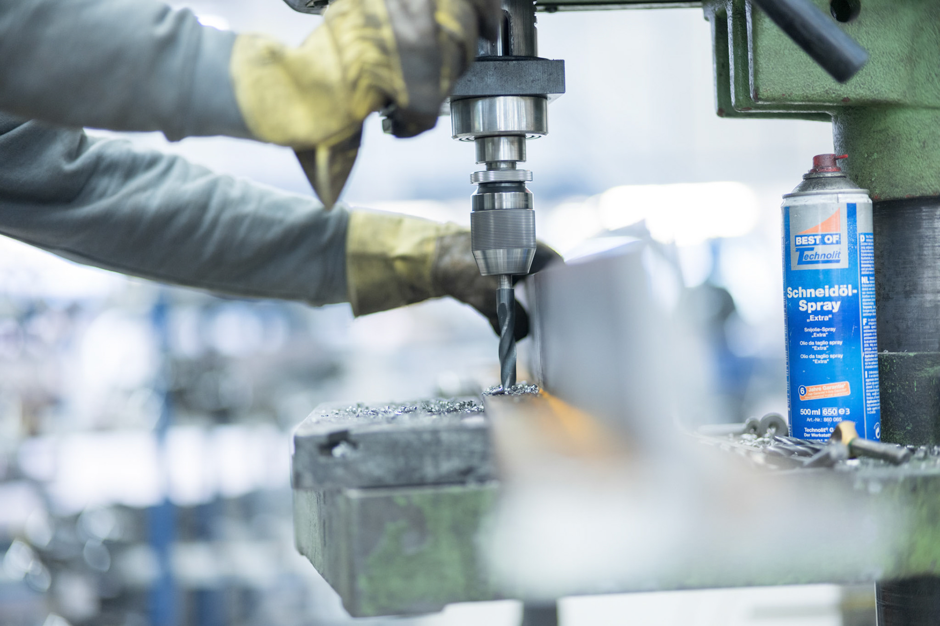 Titelgeschichte PVH vor Ort / Fa Schwendt am Mittwoch, 14.11.17  in Wertheim. Foto: Jakob Studnar