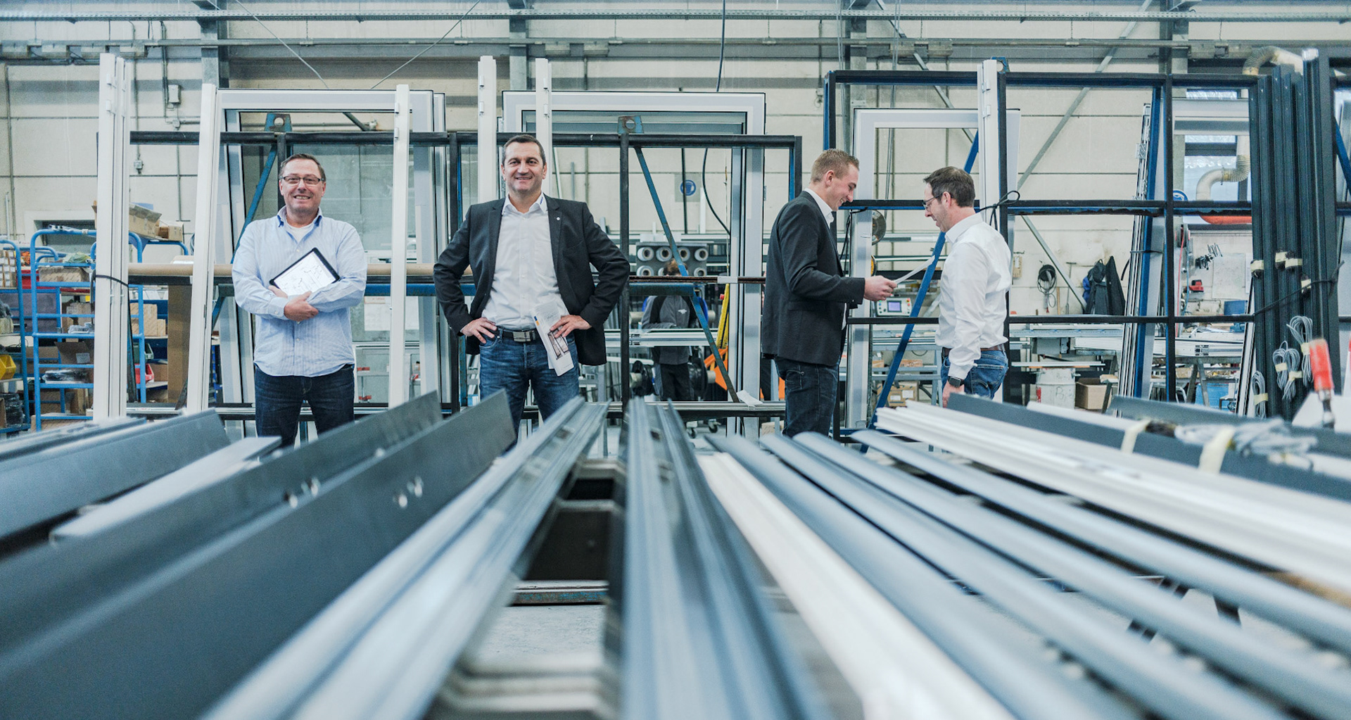 Titelgeschichte PVH vor Ort / Fa Schwendt am Mittwoch, 14.11.17  in Wertheim. Foto: Jakob Studnar