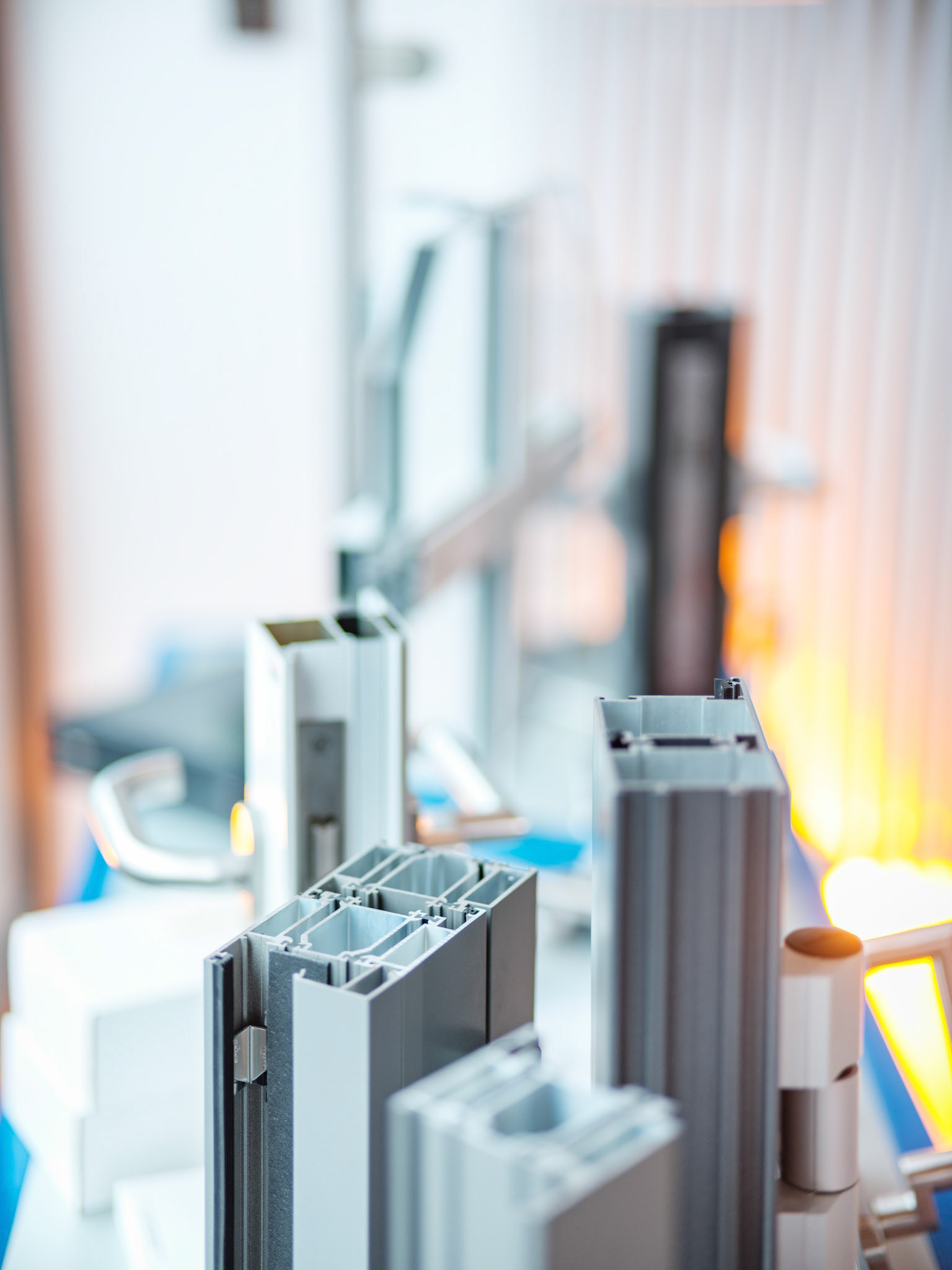 Titelgeschichte PVH vor Ort / Fa Schwendt am Mittwoch, 14.11.17  in Wertheim. Foto: Jakob Studnar