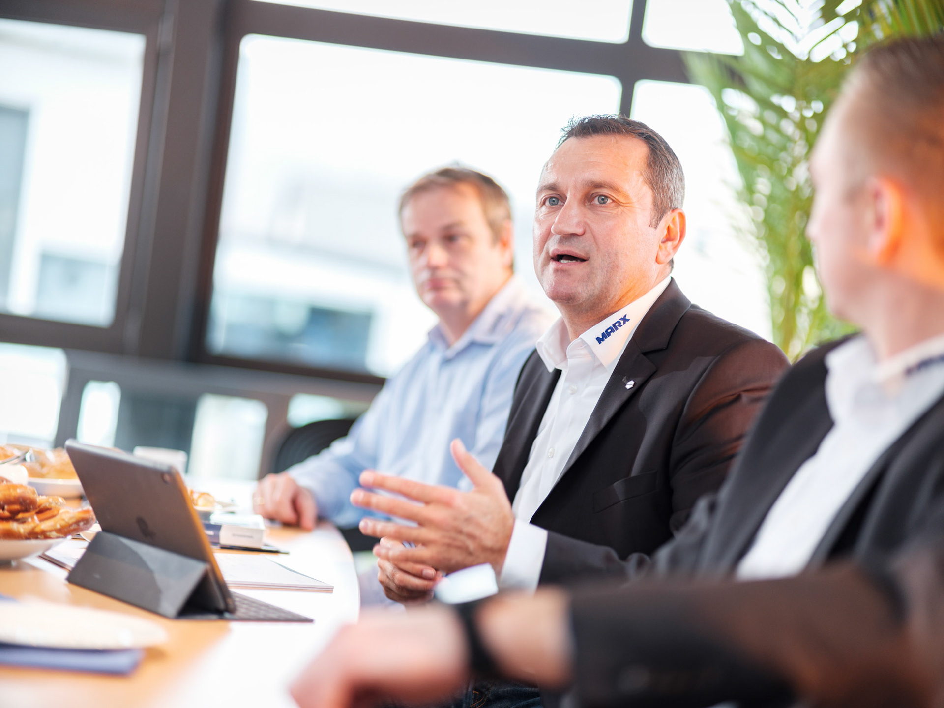 Titelgeschichte PVH vor Ort / Fa Schwendt am Mittwoch, 14.11.17  in Wertheim. Foto: Jakob Studnar