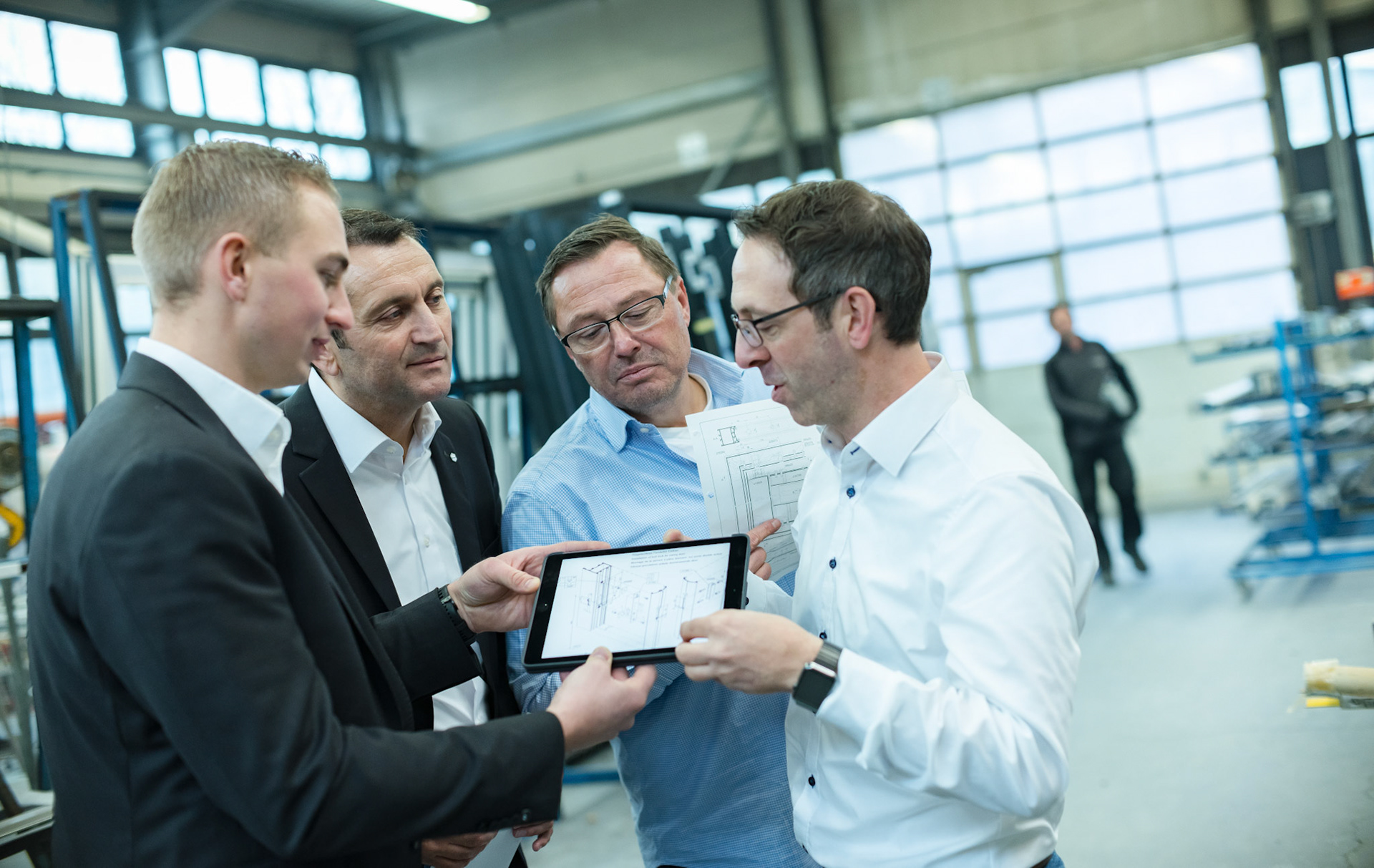 Titelgeschichte PVH vor Ort / Fa Schwendt am Mittwoch, 14.11.17  in Wertheim. Foto: Jakob Studnar