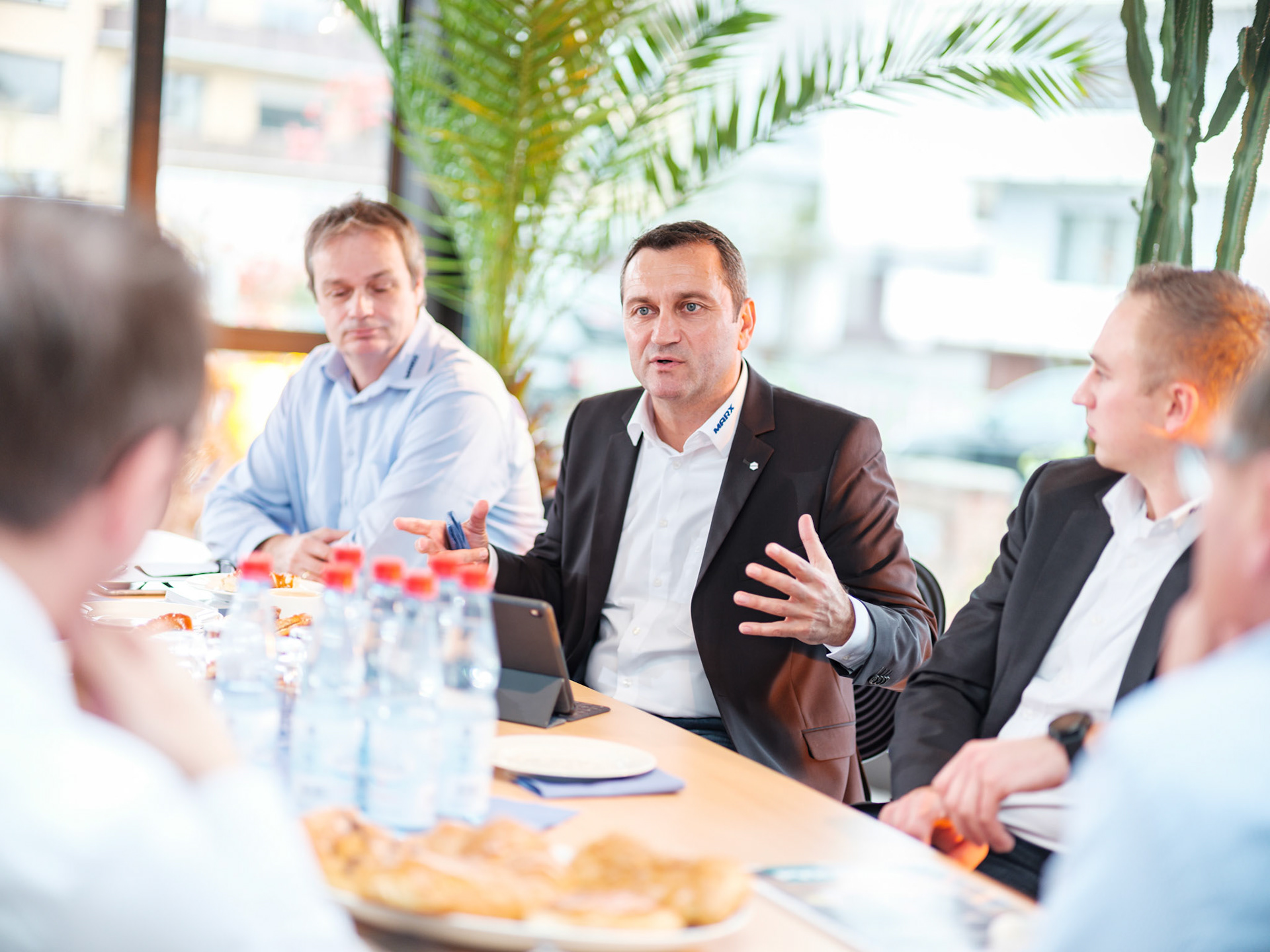 Titelgeschichte PVH vor Ort / Fa Schwendt am Mittwoch, 14.11.17  in Wertheim. Foto: Jakob Studnar
