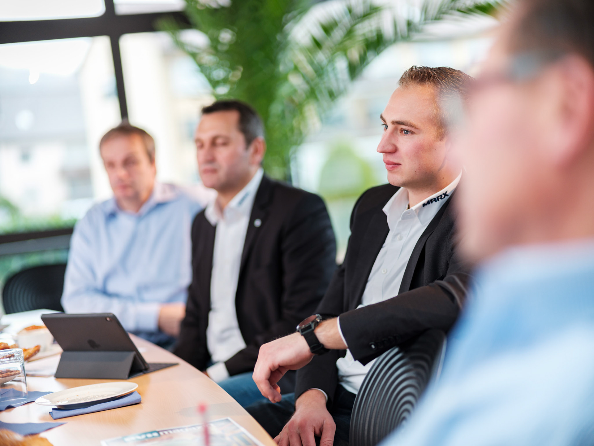 Titelgeschichte PVH vor Ort / Fa Schwendt am Mittwoch, 14.11.17  in Wertheim. Foto: Jakob Studnar