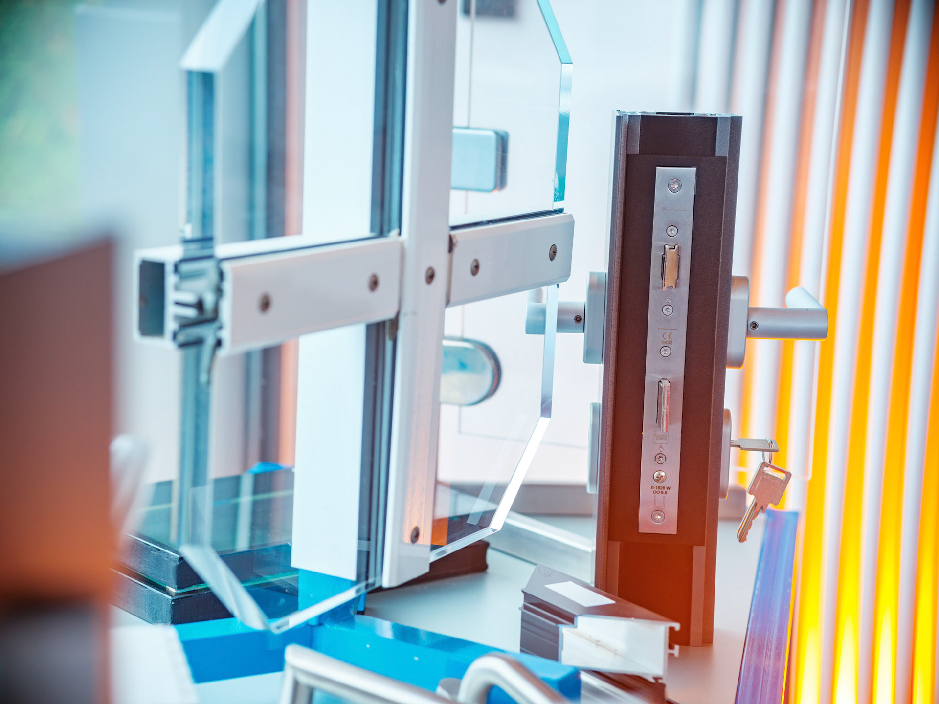 Titelgeschichte PVH vor Ort / Fa Schwendt am Mittwoch, 14.11.17  in Wertheim. Foto: Jakob Studnar