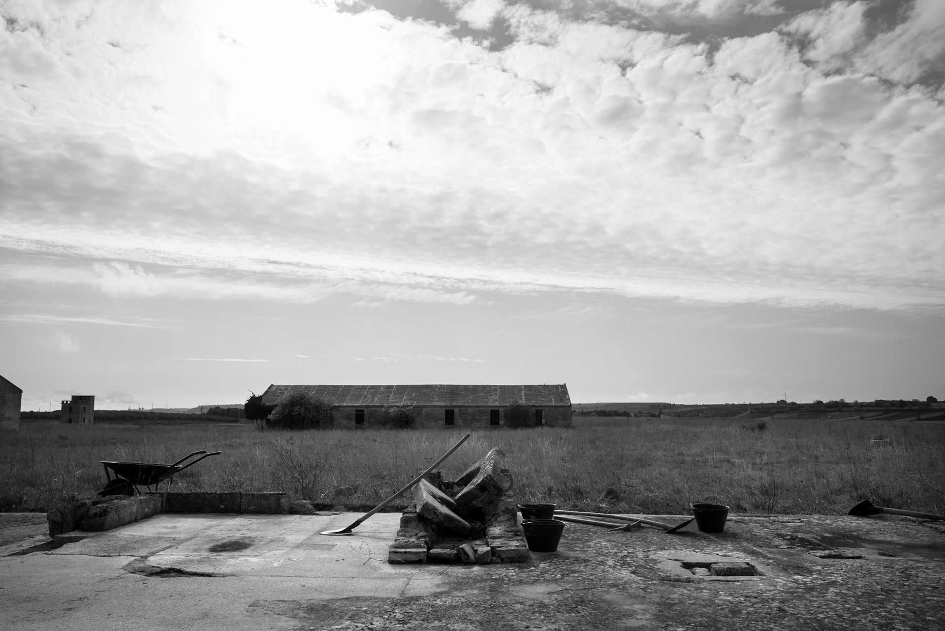 Inside Camp 65. November 11, 2023. Archaeologists from the Universities of Bari and Foggia explore the site and study its remains as contemporary archaeology.