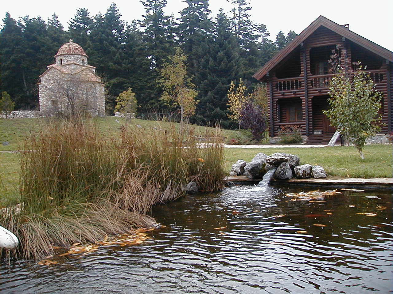the central lake as a collector prevents flooding
