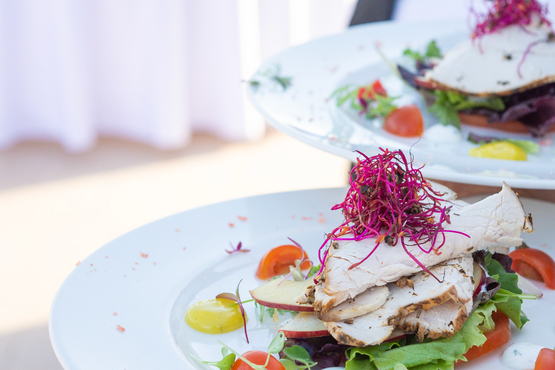 Ham and apple with yoghurt sauce.