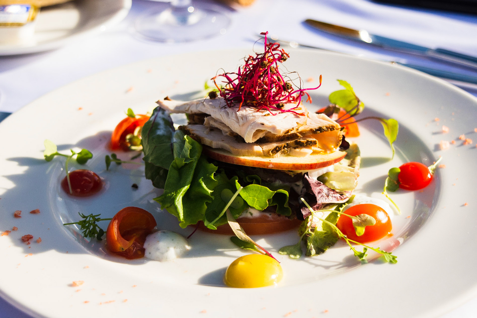 Ham and apple with yoghurt sauce.