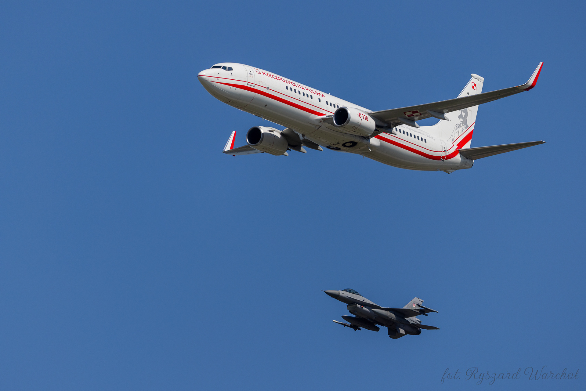 Boeing 737 -86X(WL) and F-16