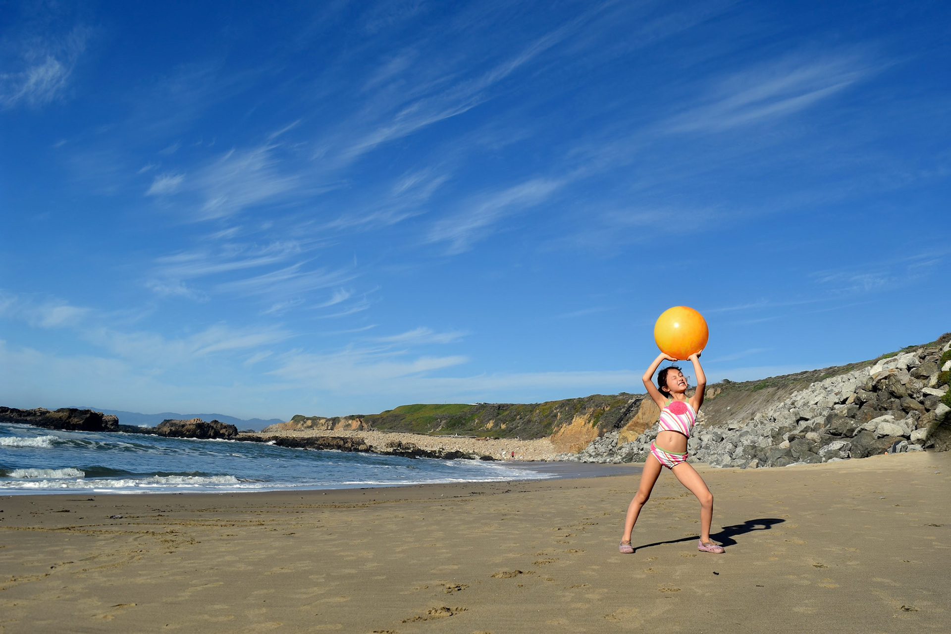 Lia Holds Up The Sun