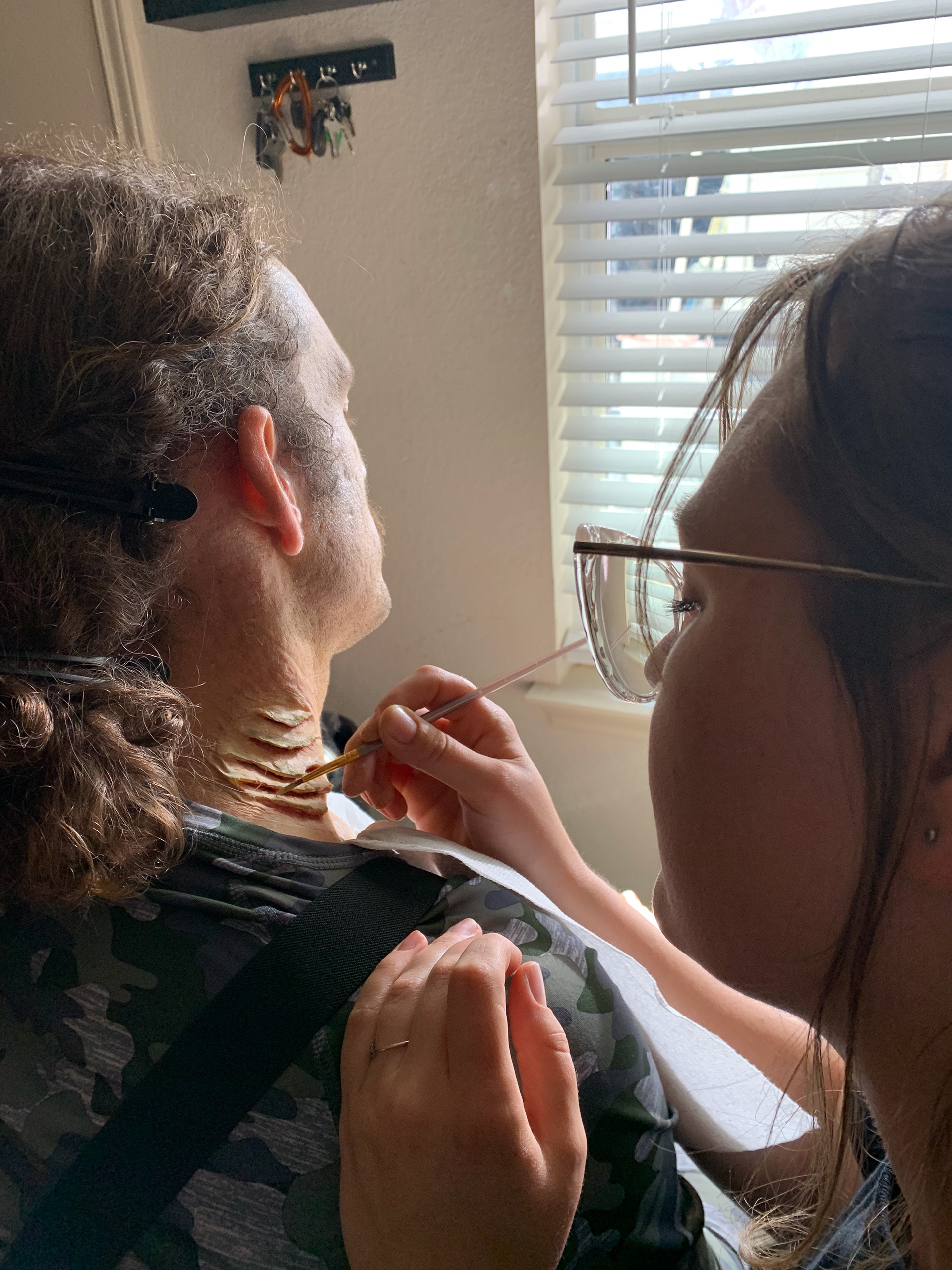 Applying prosthetic gills