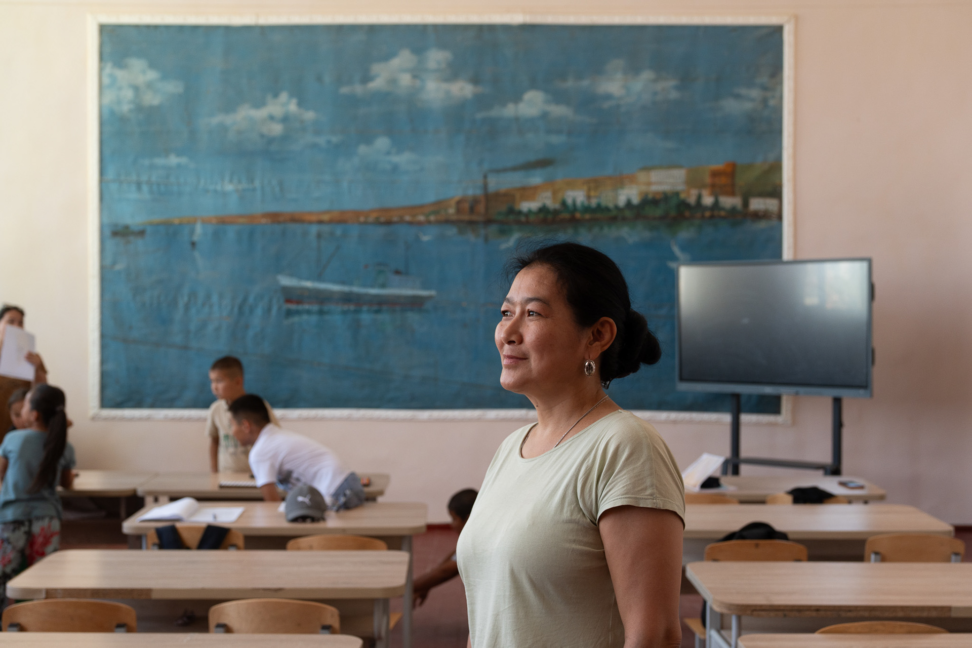 Gauhar Tanabergenovo est professeure de biologie. Elle sensibilise ses élèves au désastre écologique provoqué par la disparition de la mer d'Aral