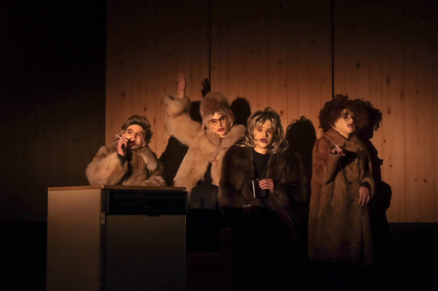 Gabriel Szabo, Ève Pressault, Sylvio Arriola, Tiffany Montambault (Les Soeurs) © Yanick Macdonald