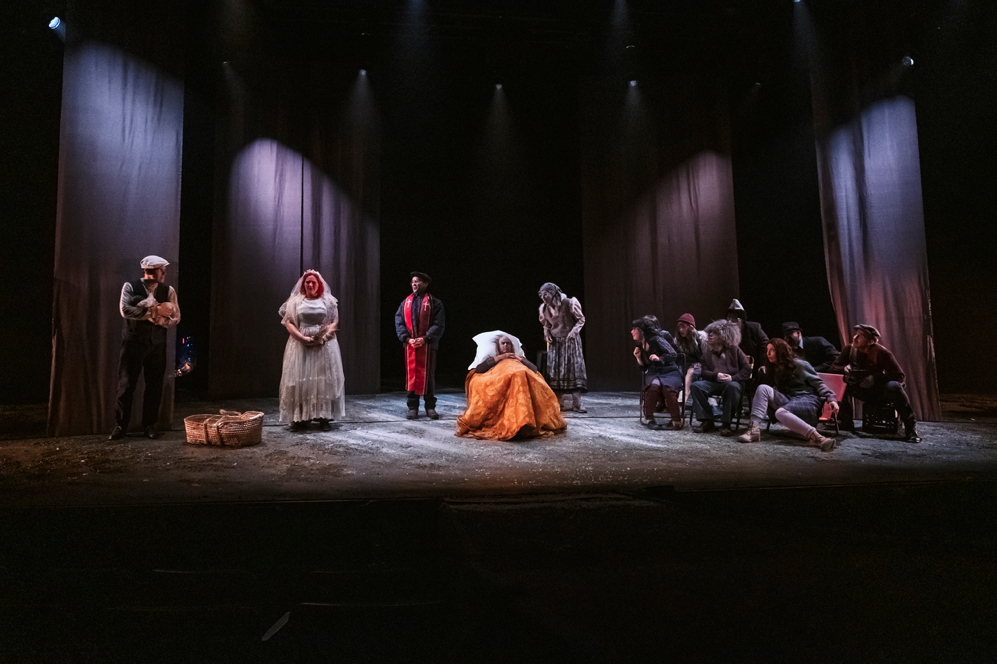 Jocelyn Paré (Laurenti) Anne-Marie Côté (Groucha) Israël Gamache (Frère Anastase) Emmanuel Bédard (Youssoup) Valérie Laroche (La belle-mère) Maude Boutin St-Pierre, Mary-Lee Picknell, Jean-Michel Girouard, Jonathan Gagnon (Sophie Thiibault, Josué Beaucage, Steve Hamel (villageois) © Stéphane Bourgeois