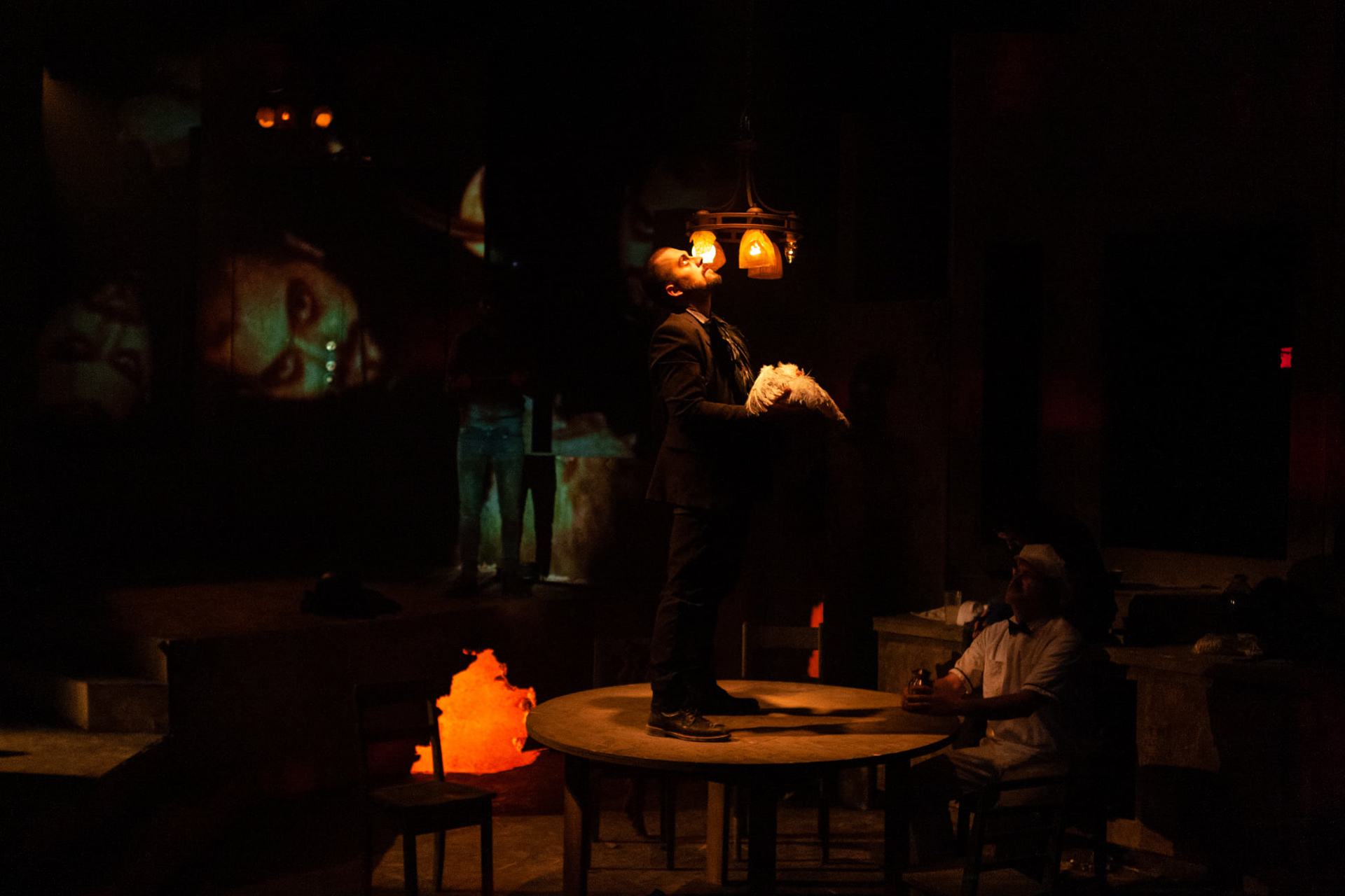 Jean-Denis Beaudoin (L'ami de Félix) Hugues Frenette (Le livreur de lait) Lise Castonguay (La mère) Dayne Simard (Félix) Mathieu Richard (Michael) Ariane Bellavance-Fafard (Ély) © Maxim Paré-Fortin