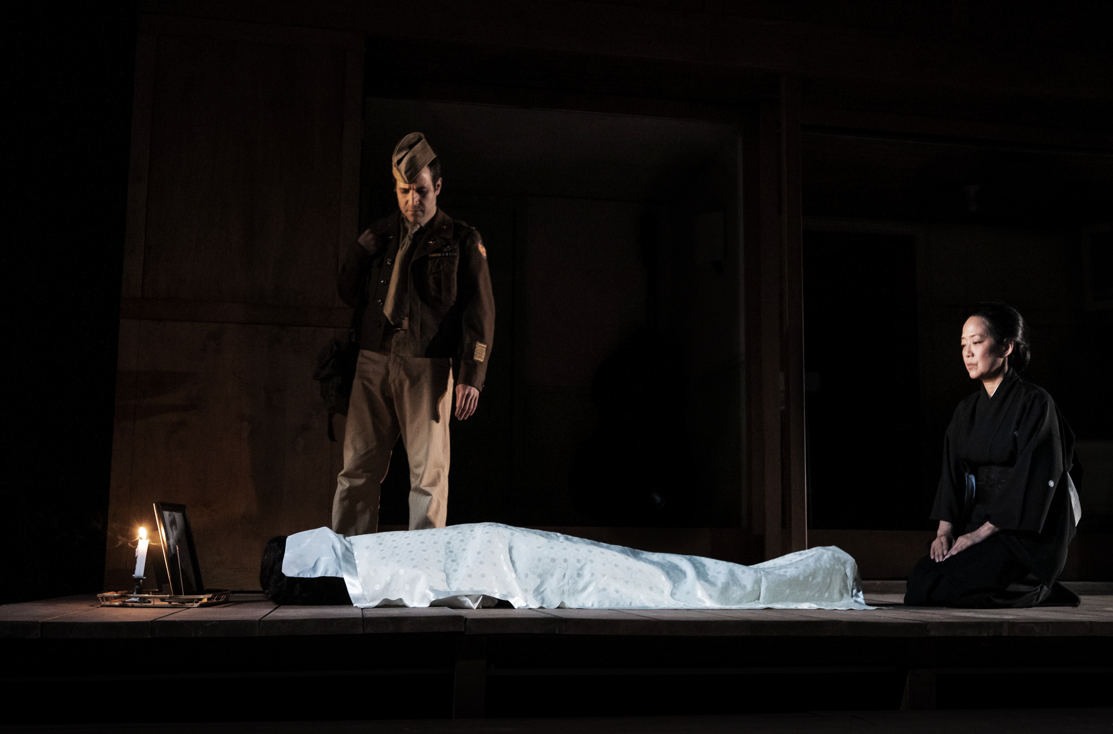 Christian Essiambre (Luke O'Connor) Myriam Leblanc (Nozomi) Donna Yamamoto (Belle-mère) © Elias Djemil