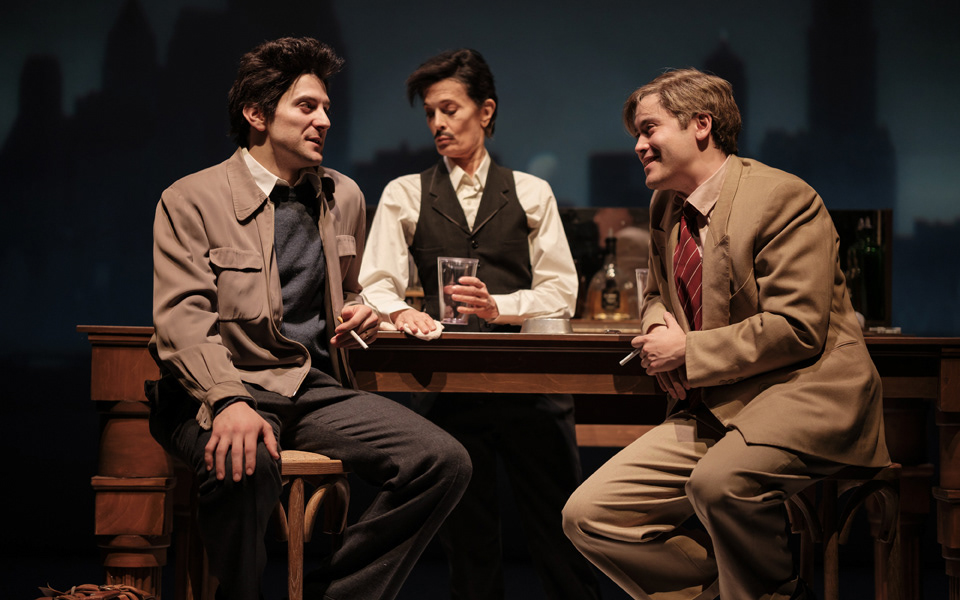 Cedar Tavern : Gabriel Lemire (Jean Paul Riopelle) Anne-Marie Cadieux (Jimmy) Étienne Lou (Juan Miró) © Danny Taillon