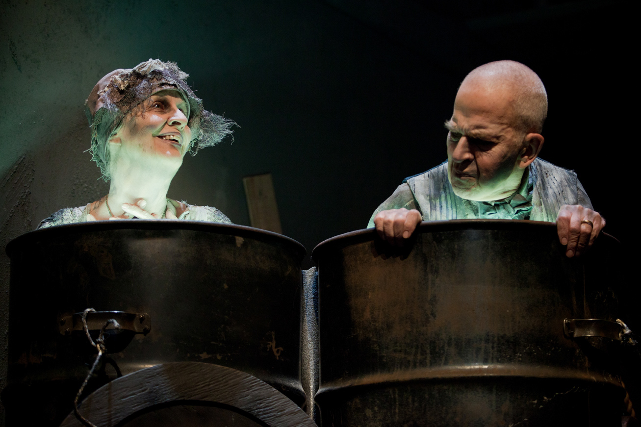 Paule Savard (Nell) Roland Lepage (Nagg) © Nicolas Tondreau