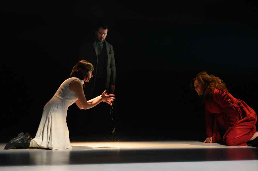 Marianne Marceau (Edwige) Samuel Corbeil (Vaklav) Annabelle Pelletier-Legros (Esther) © Vincent Champoux