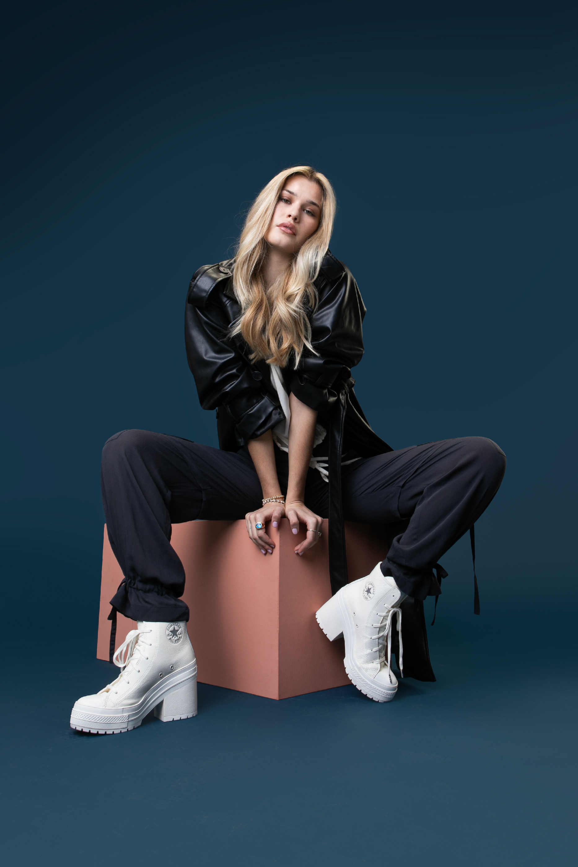 CONVERSE / Friendly Friends