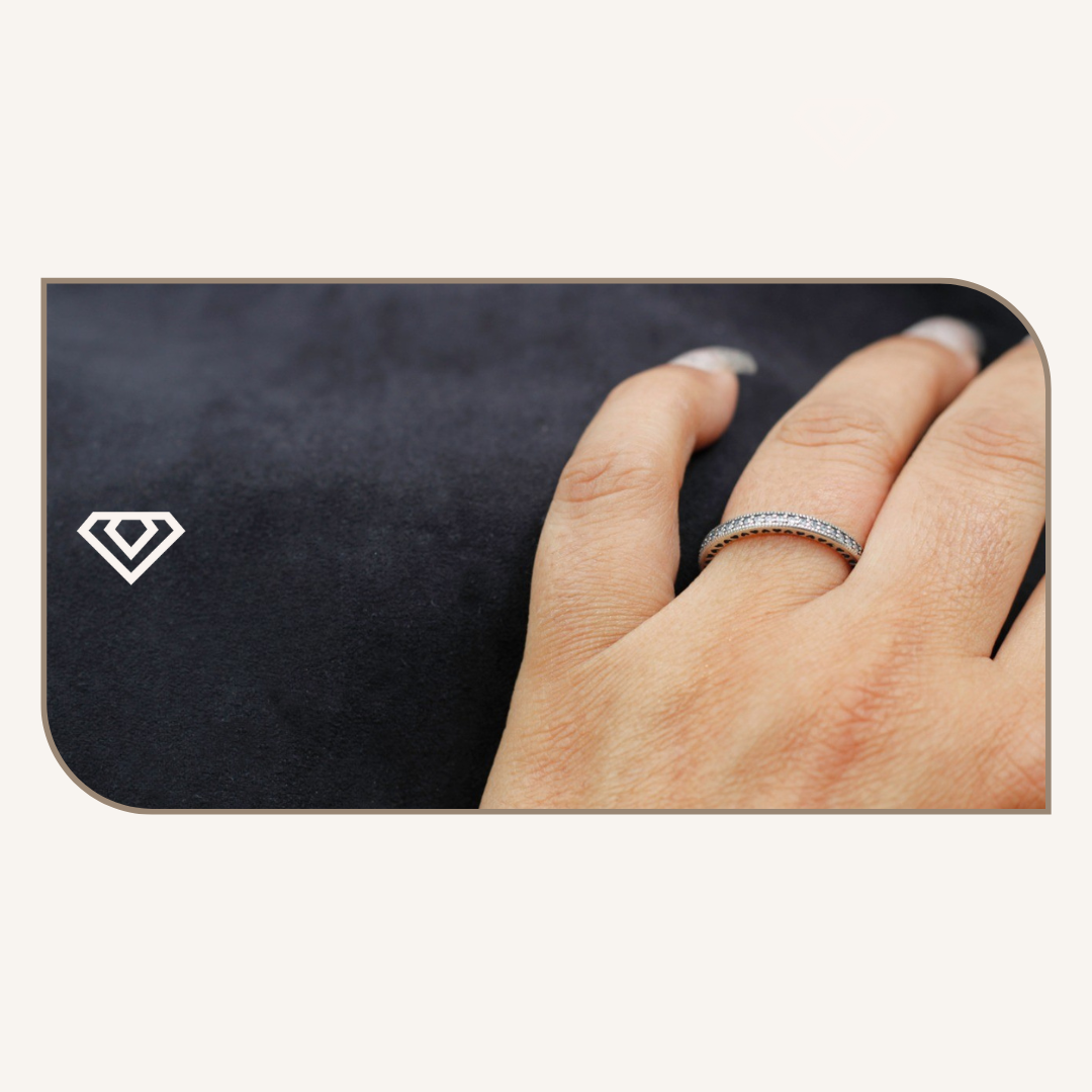 Anillo plata 925. Destellos micropavé.. Disponible en talla 6, 7 y 8. Brilla por: 14000 crc