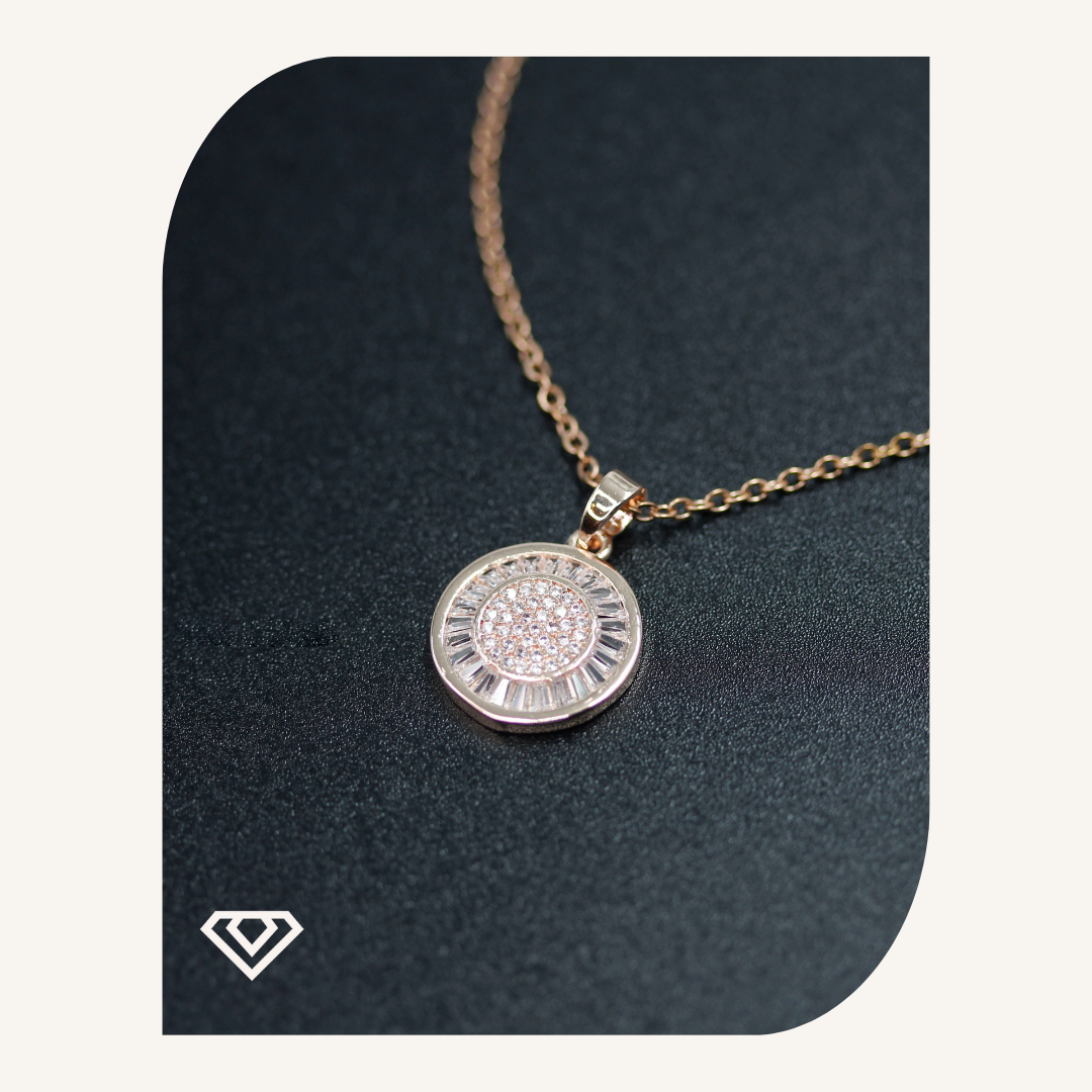 Gargantilla fina diseño en acero. Tono Rosa. Brilla por: 6500 crc