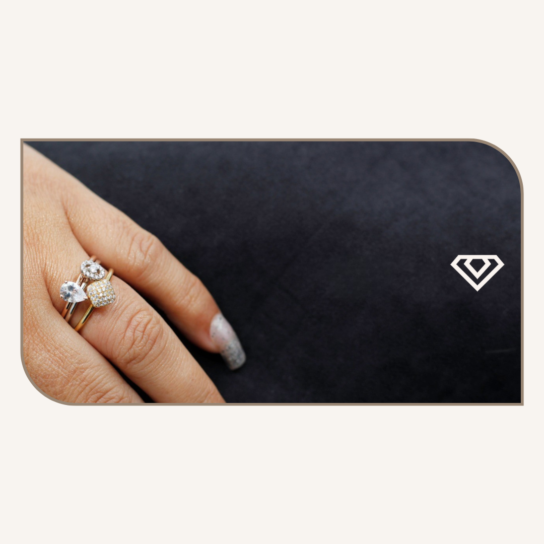 Trío de anillos plata 925, matices baño oro, rosa y plata. Destellos micropavé. Disponible talla 7. Brilla por: 24000 crc