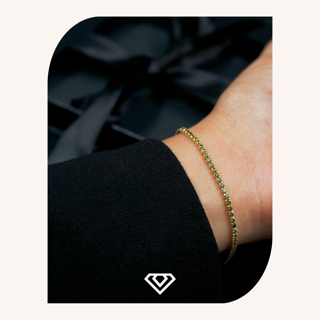 Pulsera en Plata 925. Matices baño oro. Destellos verdes. Brilla por: 16000 crc