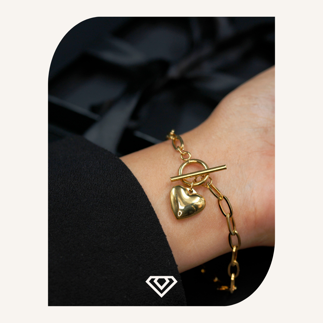 Pulsera diseño acero con dije corazón colgante. Brilla por: 8500 crc
