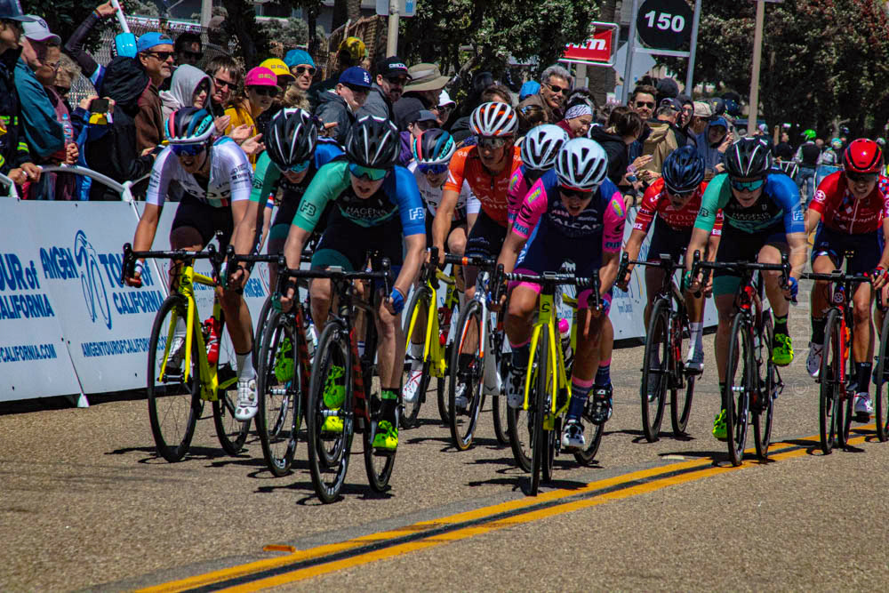 The Women's leading pack in Stage W1