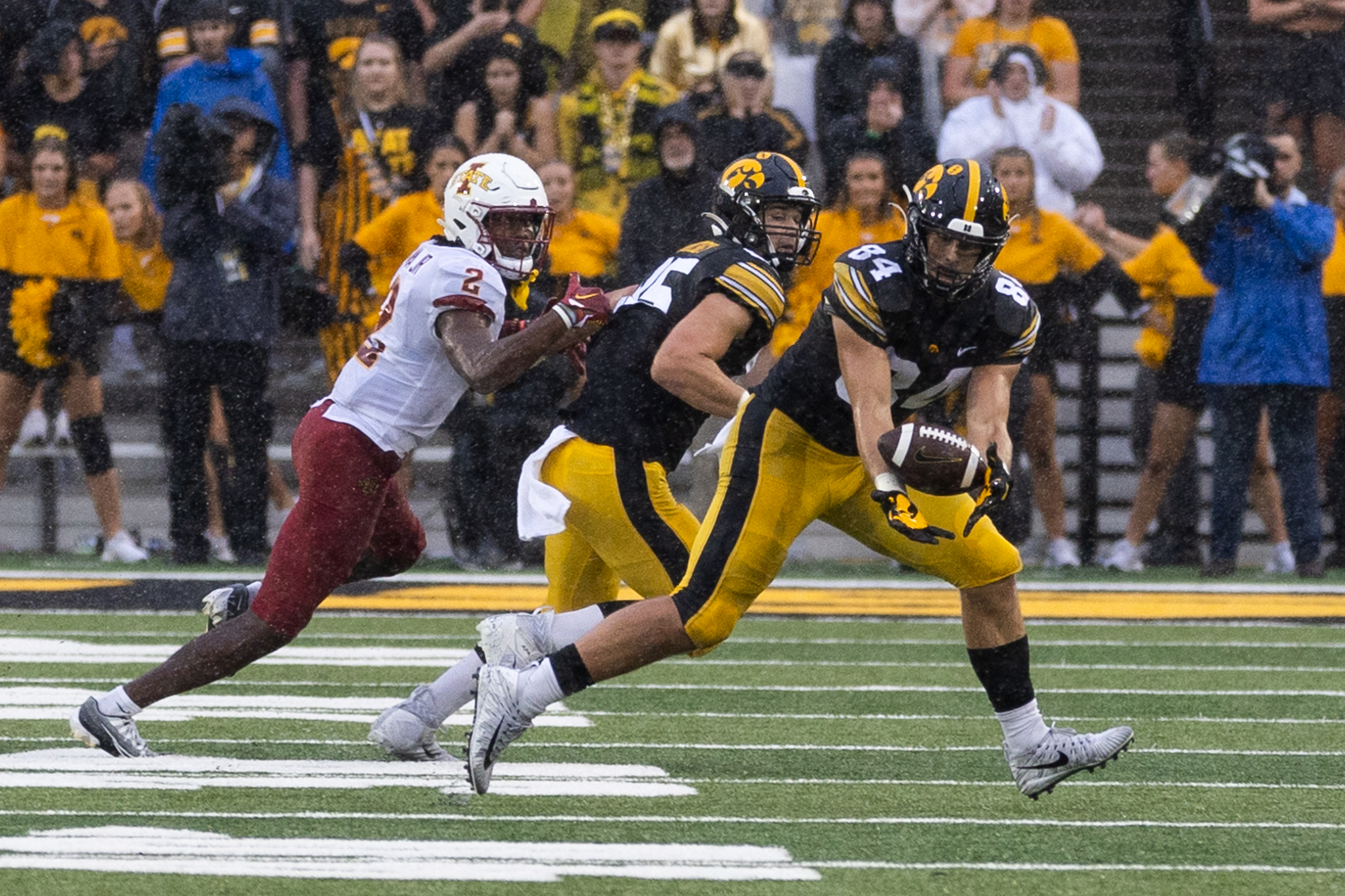 Iowa Hawkeyes tight end Sam LaPorta (84) catches a pass during a NCAA football game between the Iowa Hawkeyes and the Iowa State Cyclones at Kinnick Stadium in Iowa City, Iowa on Saturday, Sept. 10, 2022.