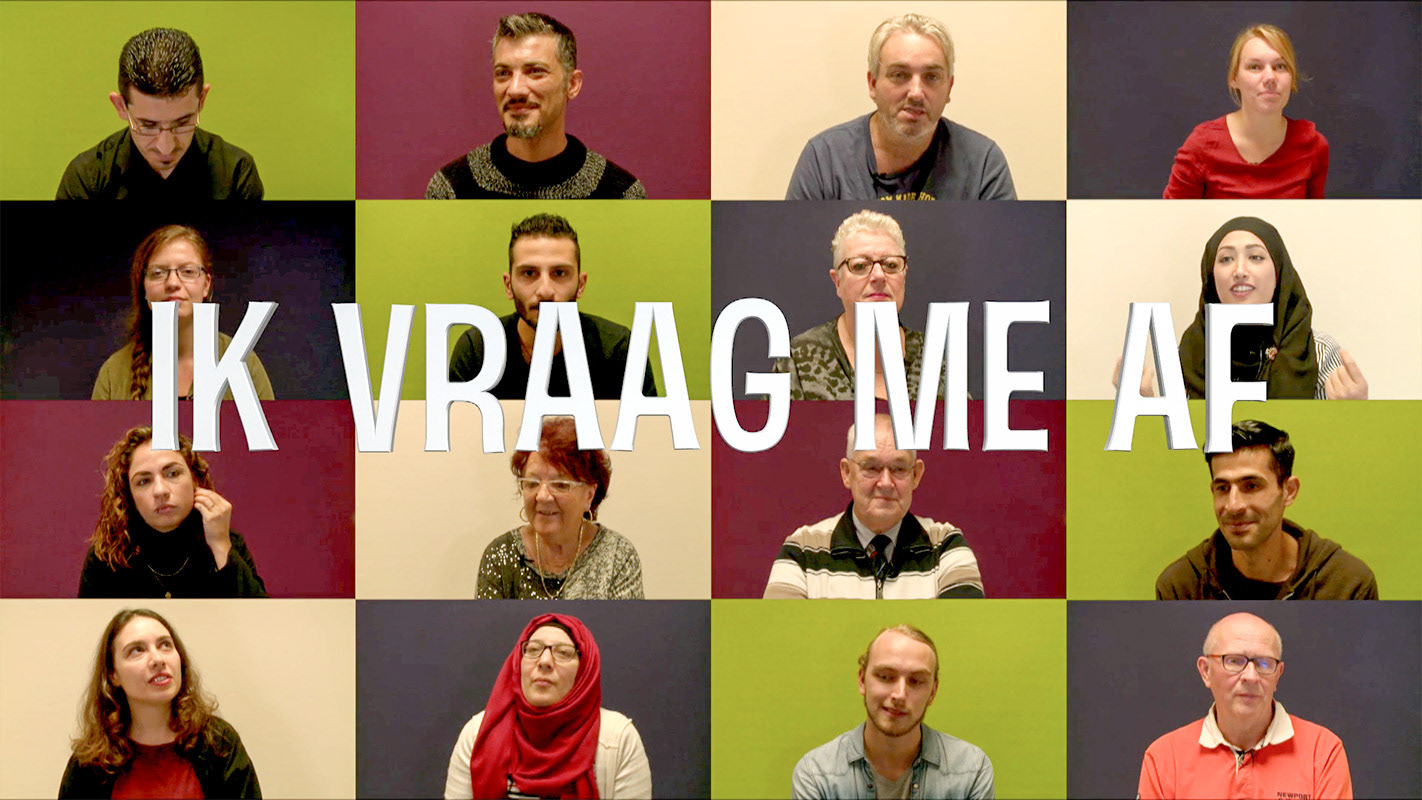 IKVRAAGMEAF is een project dat ik heb gedaan samen met filmmaakster Pauline van Tuyll. IK VRAAG ME AF is een groeiende verzameling vragen en antwoorden tussen mensen met verschillende culturele achtergronden. De vragen kunnen over van alles gaan. Over eenvoudige onderwerpen als hobby’s, muziek, gebruiken en onderwijs, maar ook meer diepgaande vragen over emoties, angsten, vluchten en dromen. Mensen gaan niet direct met elkaar in gesprek, maar via een camera. Deze film is gemaakt in opdracht van de gemeente Ede en is gemaakt met bewoners van een grote flat in die plaats. 