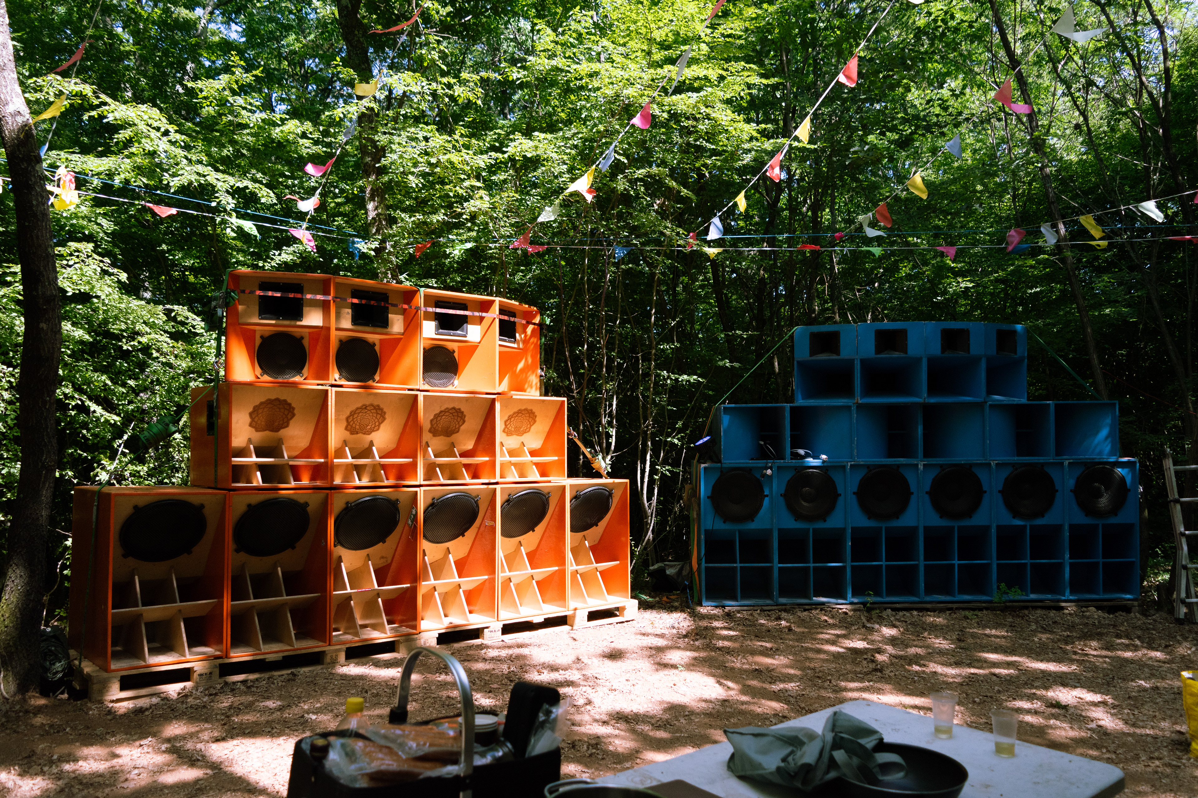 Roadtripper Soundsystem(left) and Vibration Addict Soundsystem(right)