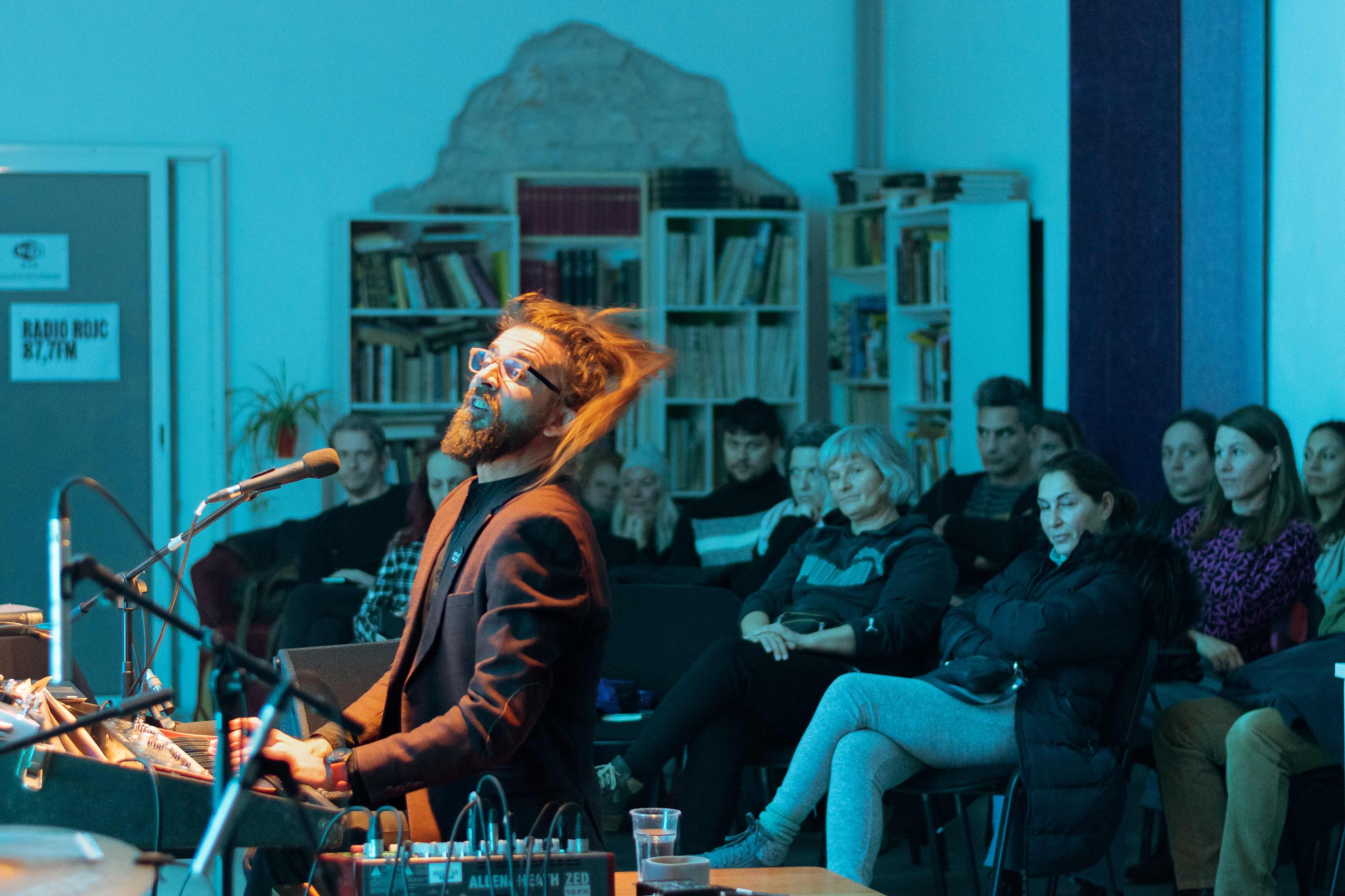 Neven Radaković and the audience @ Dnevni Boravak