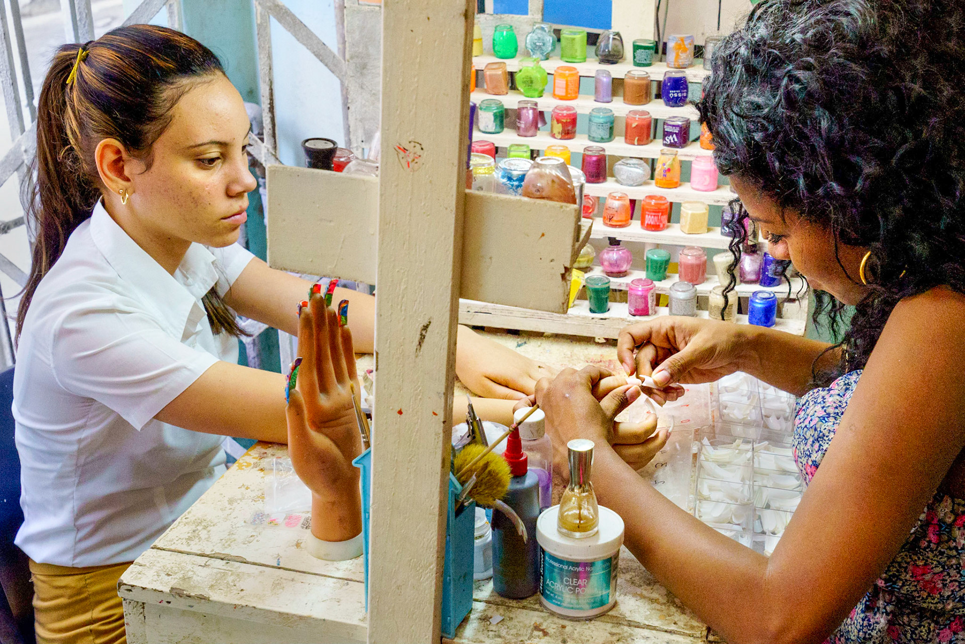 14 in Havana Nail Shop
