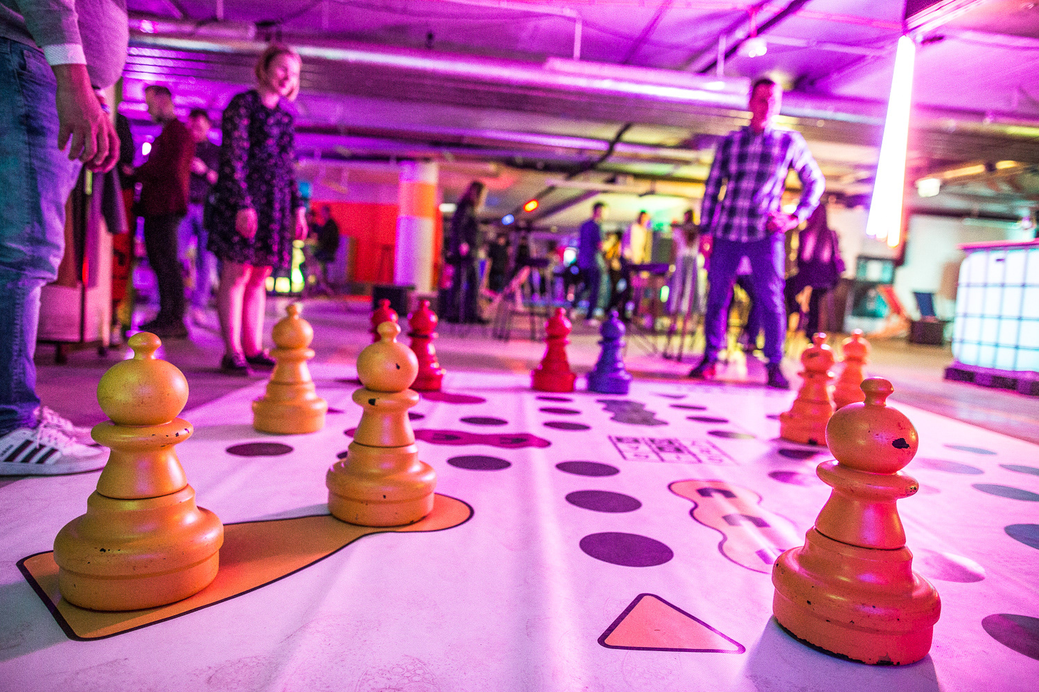 Firmowa impreza integracyjna w stylu berlińskiego undergroundu, Łódź.