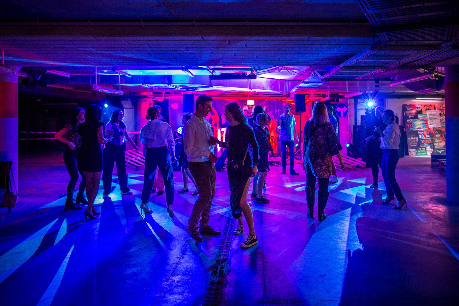 Firmowa impreza integracyjna w stylu berlińskiego undergroundu, Łódź.