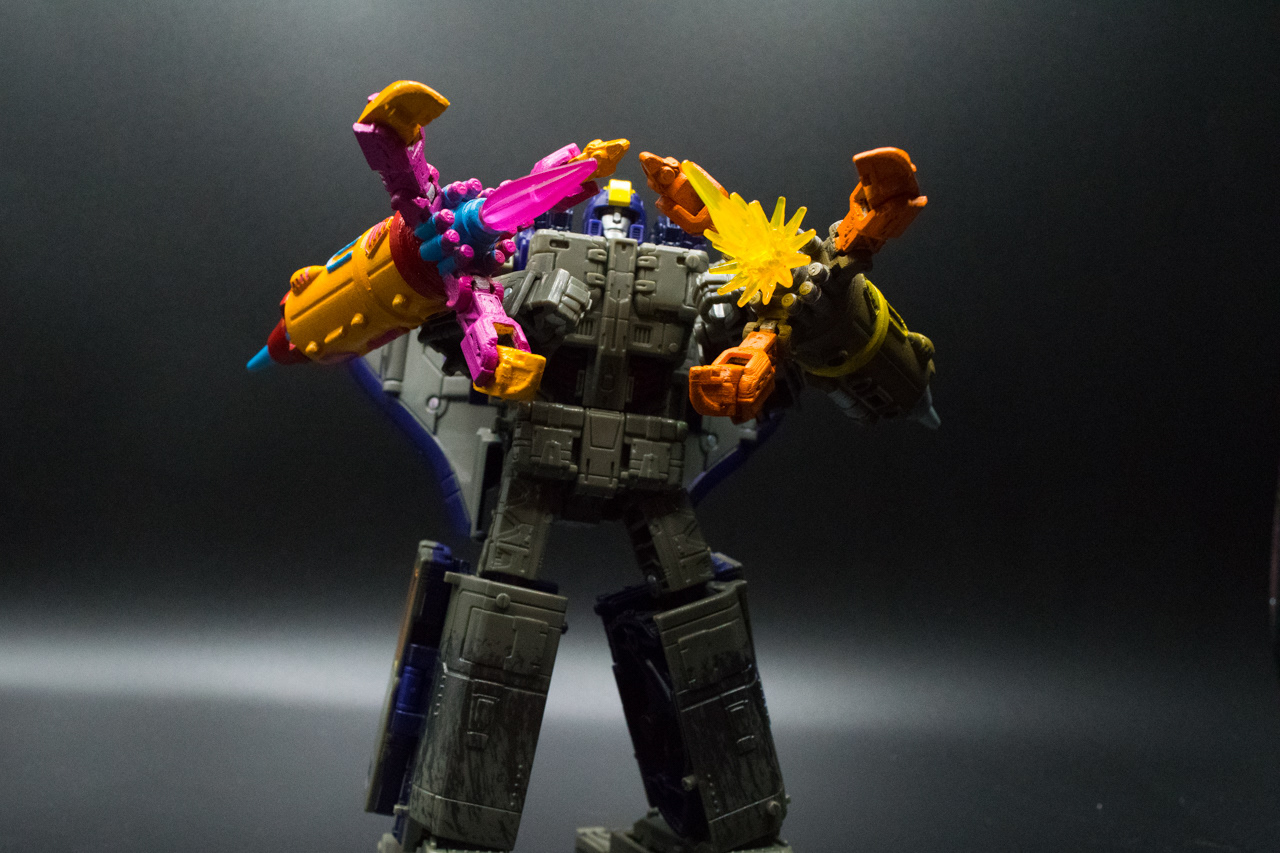 Clawed gauntlets