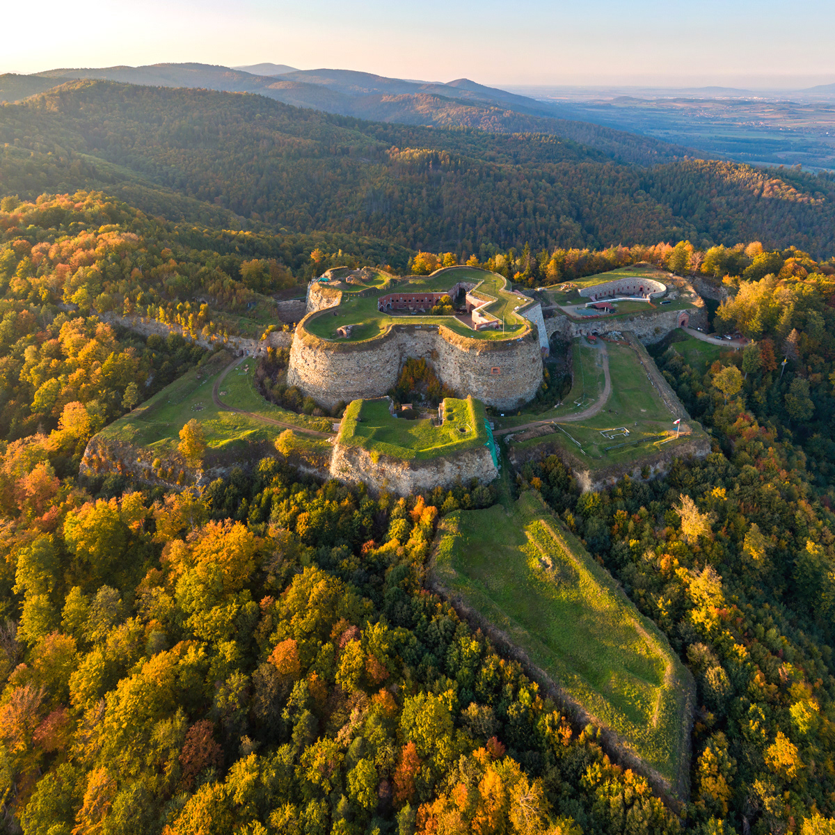 zdjęcia z drona: jesienna Twierdza Srebrnogórska, Srebrna Góra