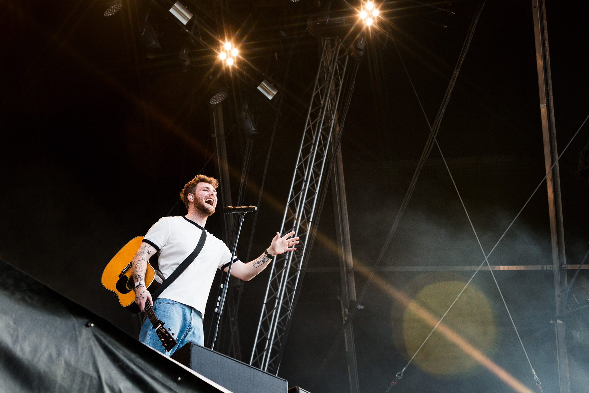 Alex Warren, Ilosaarirock