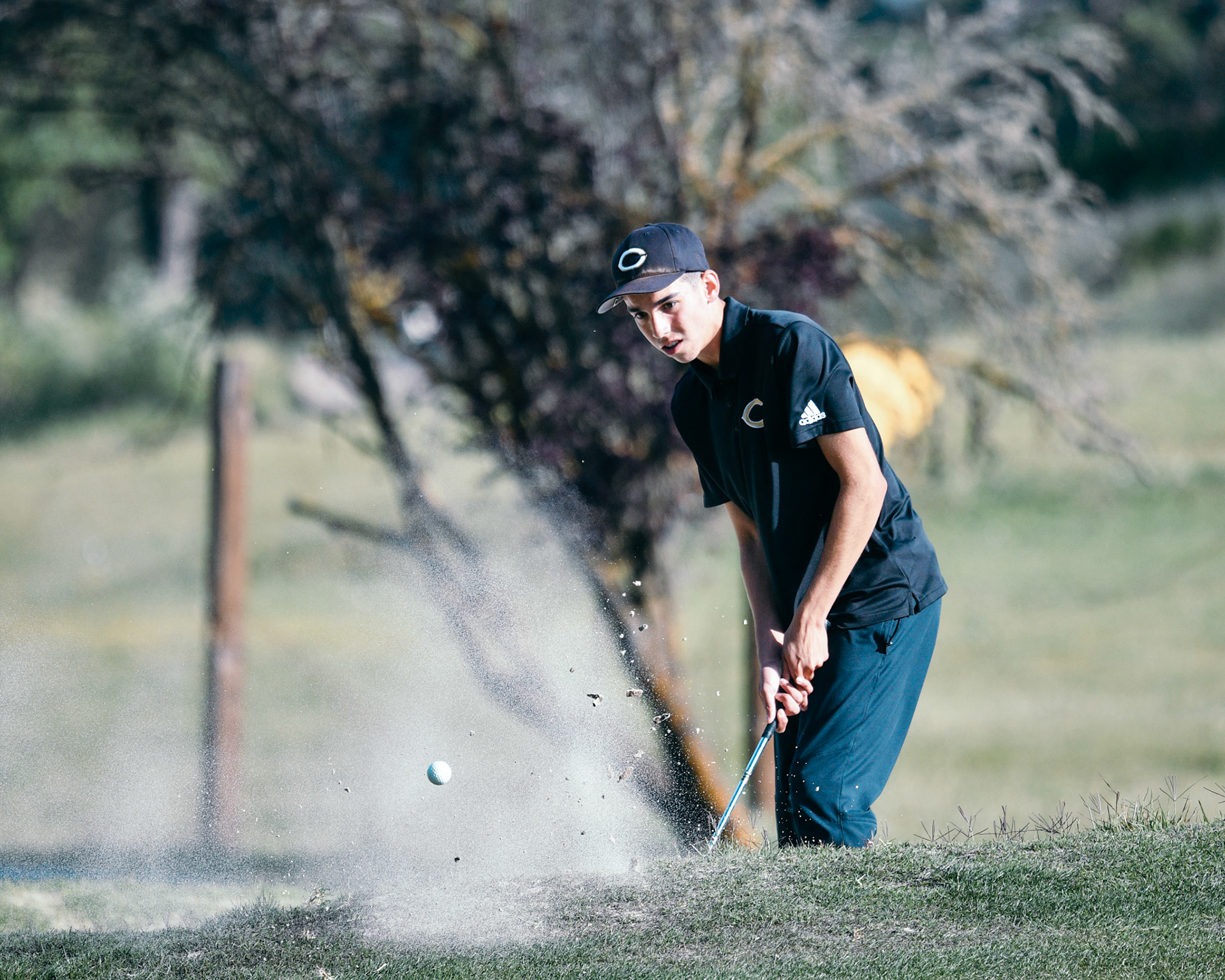 Jason Navarro hitting a ball out of a bunker at Gilroy Golf Course on April 26, 2022.