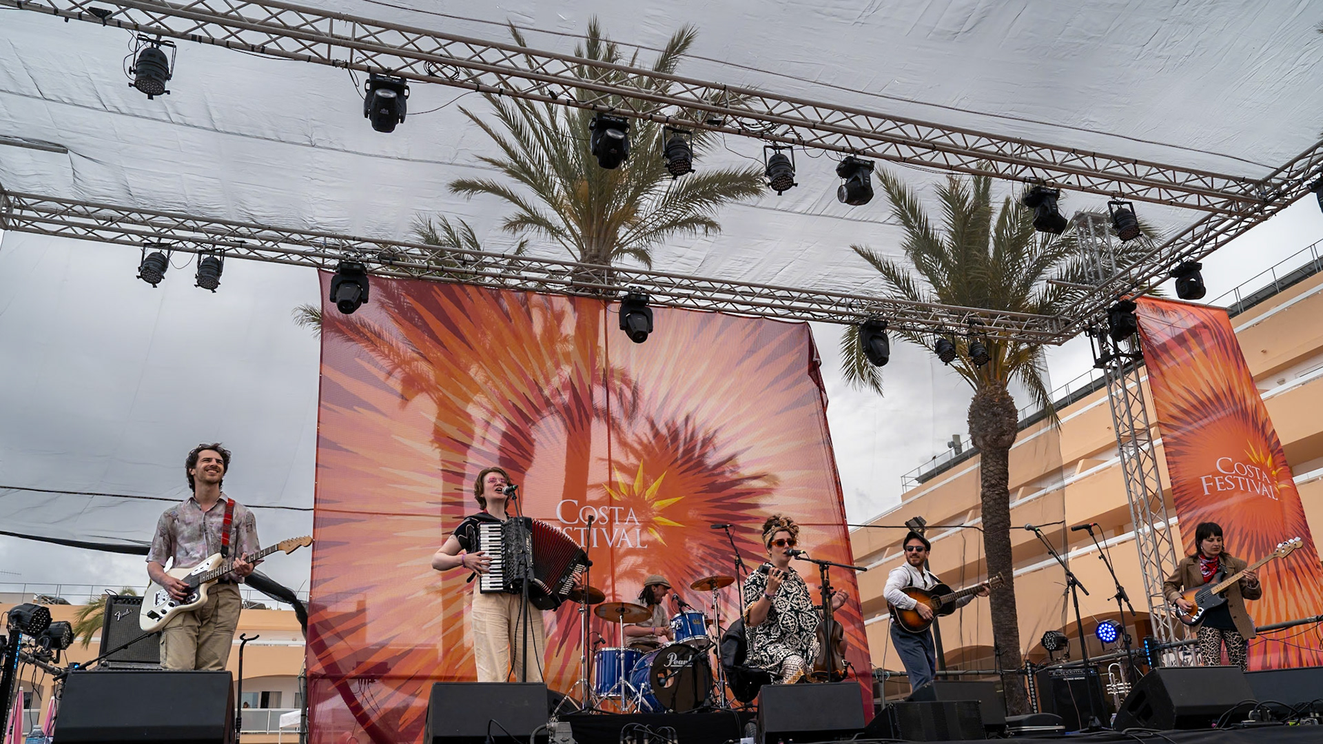 Holy Moly & The Crackers