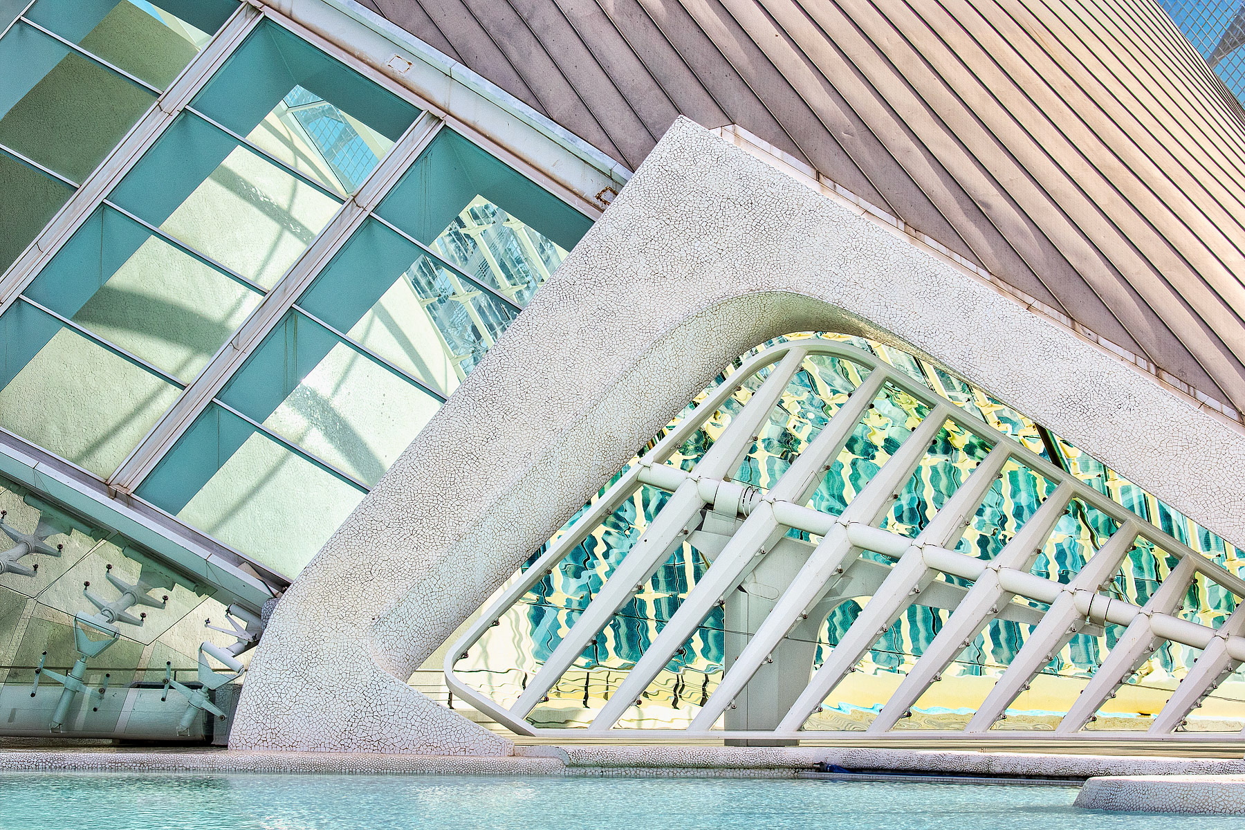 Abstract Geometry of L'Hemisfèric