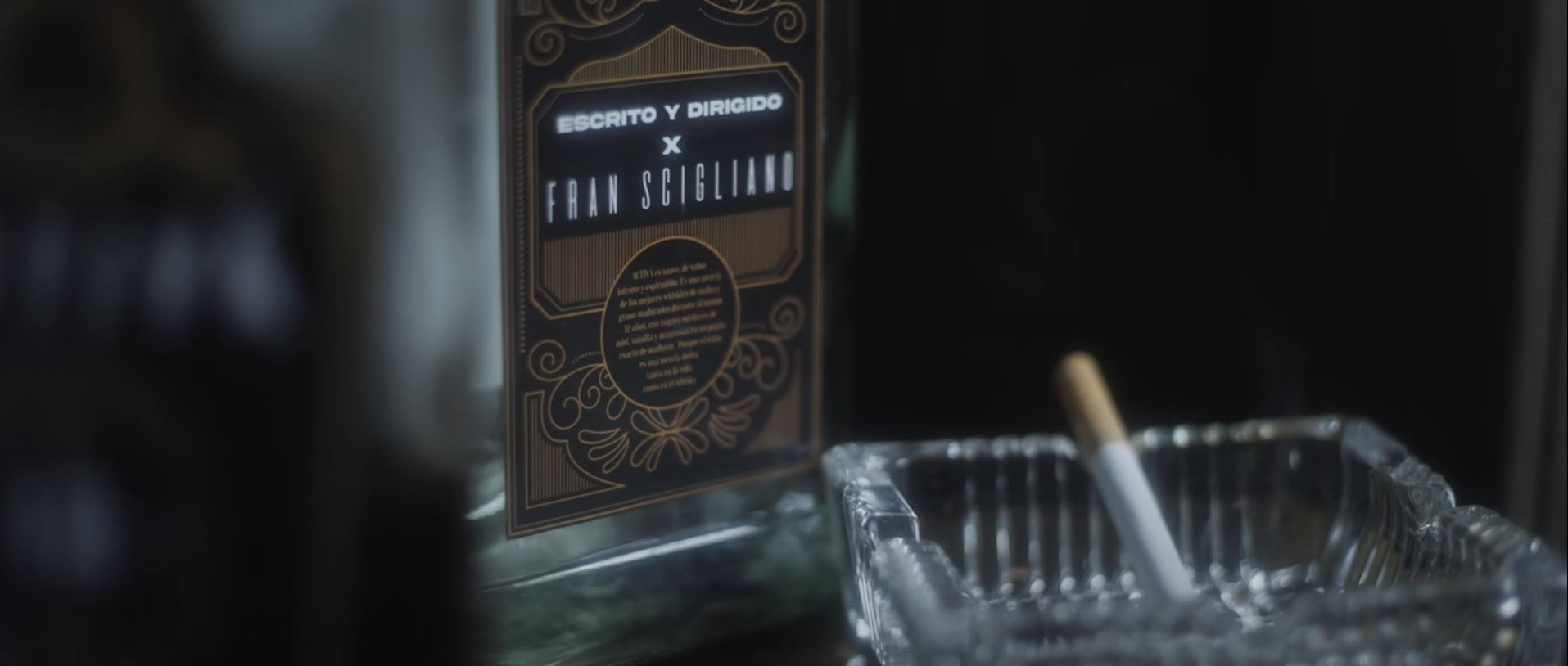 Imágen del videoclip Lo Que Sea de Oki