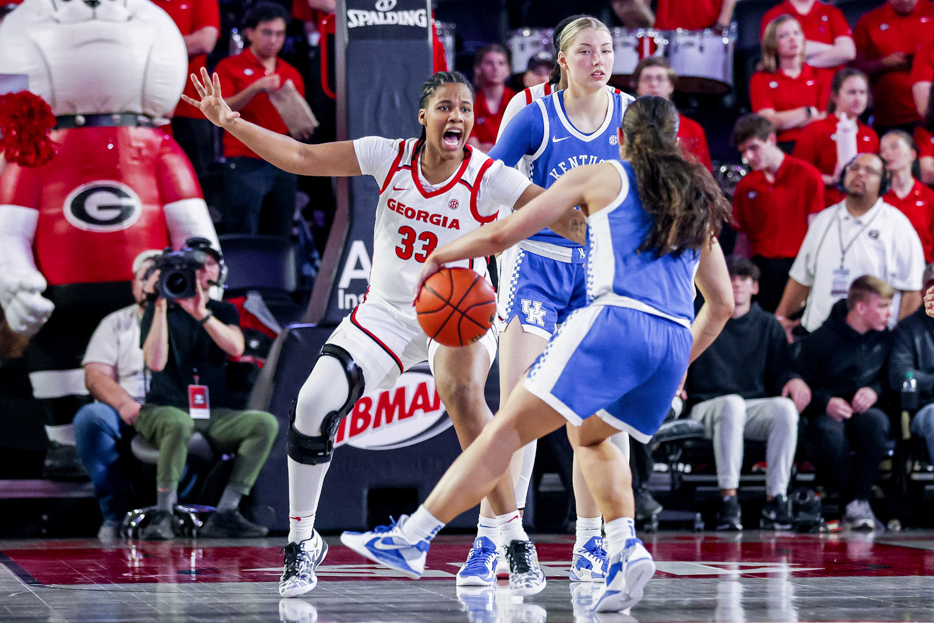 Georgia forward Mia Woolfolk (33) during Georgia’s game against Kentucky at Stegeman Coliseum in Athens, Ga., on Sunday, Jan. 19, 2025. (Blake Caviness/UGAAA)
