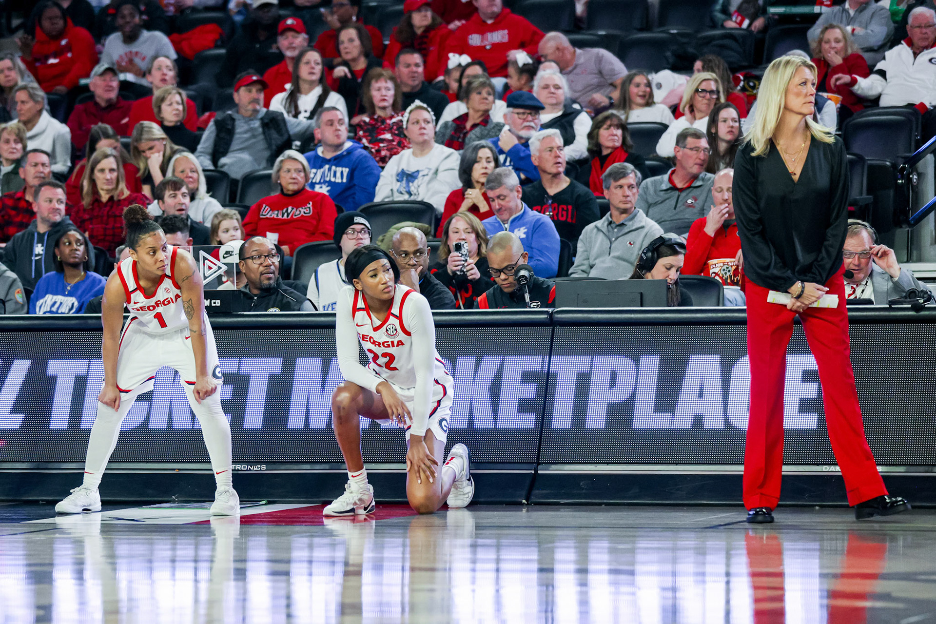 Georgia guard Asia Avinger (1), Georgia forward Nyah Leveretter (22), Georgia head coach Katie Abrahamson-Henderson during Georgia’s game against Kentucky at Stegeman Coliseum in Athens, Ga., on Sunday, Jan. 19, 2025. (Blake Caviness/UGAAA)