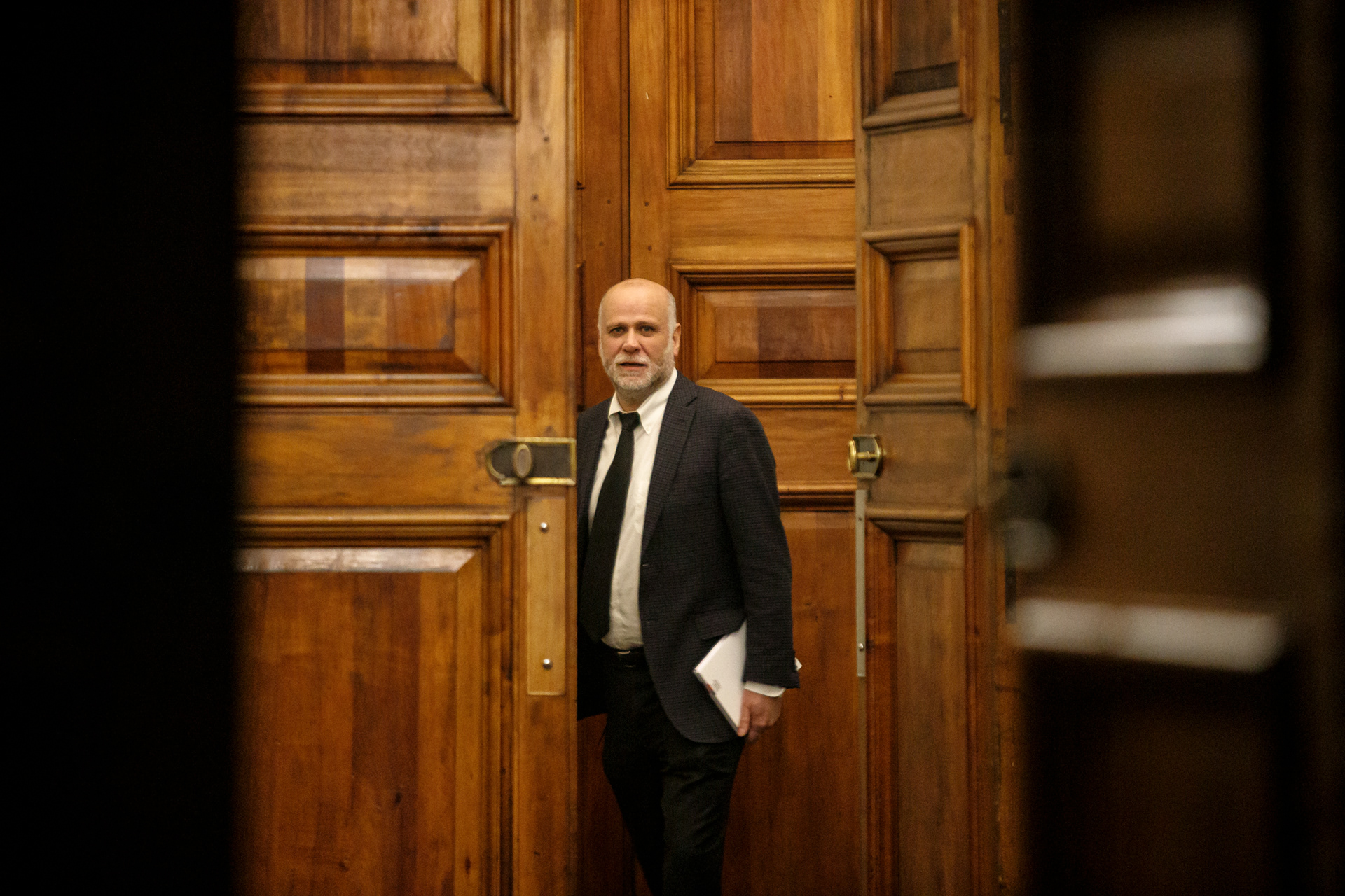 27 de junio de 2023 / SANTIAGO El ministro secretario general de presidencia, Álvaro Elizalde, en los pasillos del Palacio de Moneda.