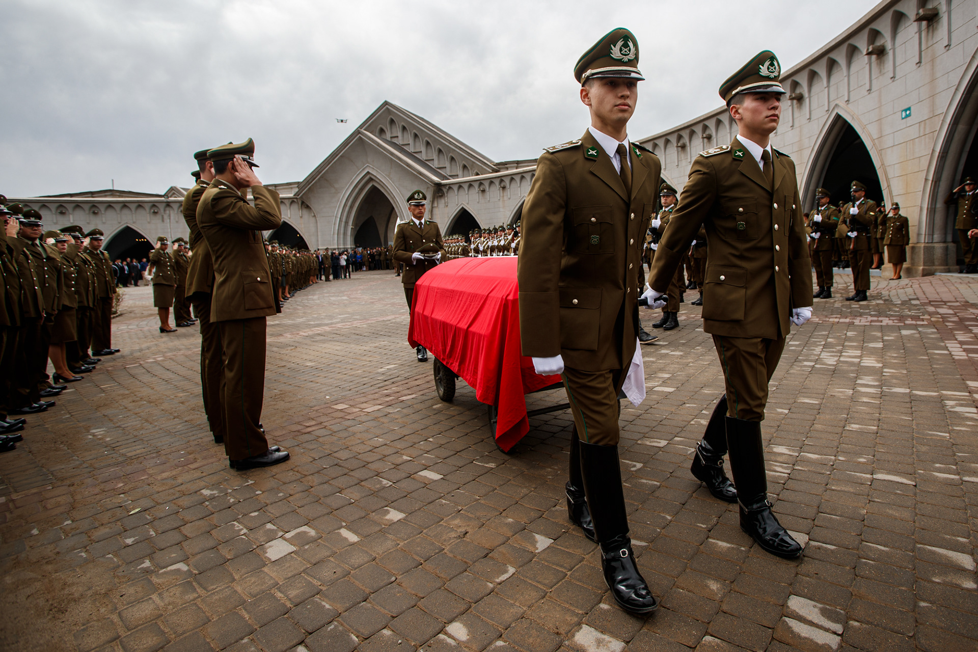 12 de abril 2024 / SANTIAGO Funeral del Teniente Emmanuel Sánchez, quien fue asesinado mientras intentaba evitar una encerrona a las afueras de un supermercado en la comuna de Quinta Normal.