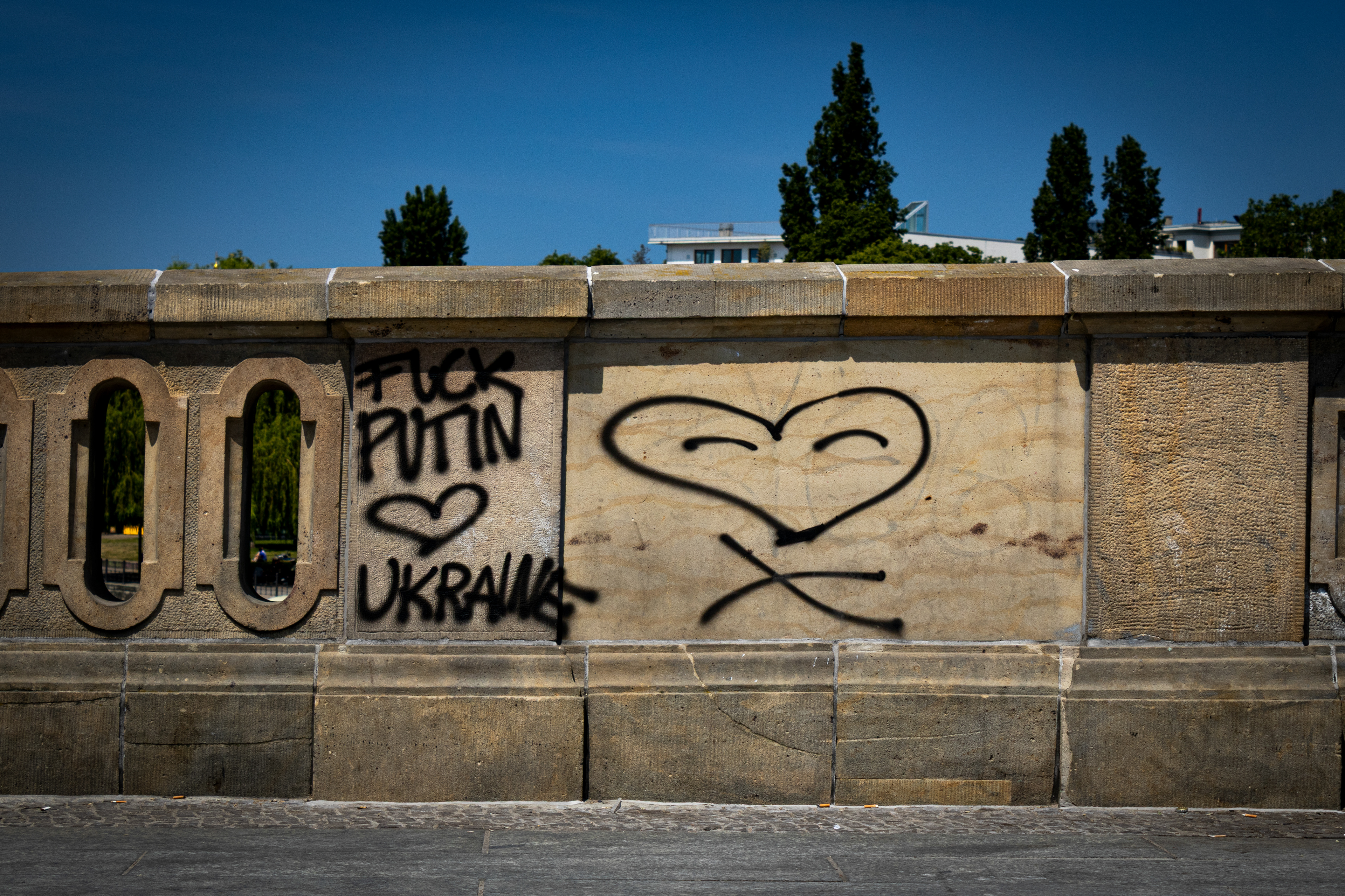 "Putin". Berlim está cheia de bandeiras Ucranianas, principalmente nos prédios públicos. Museuminsel, Berlim, junho de 2023
